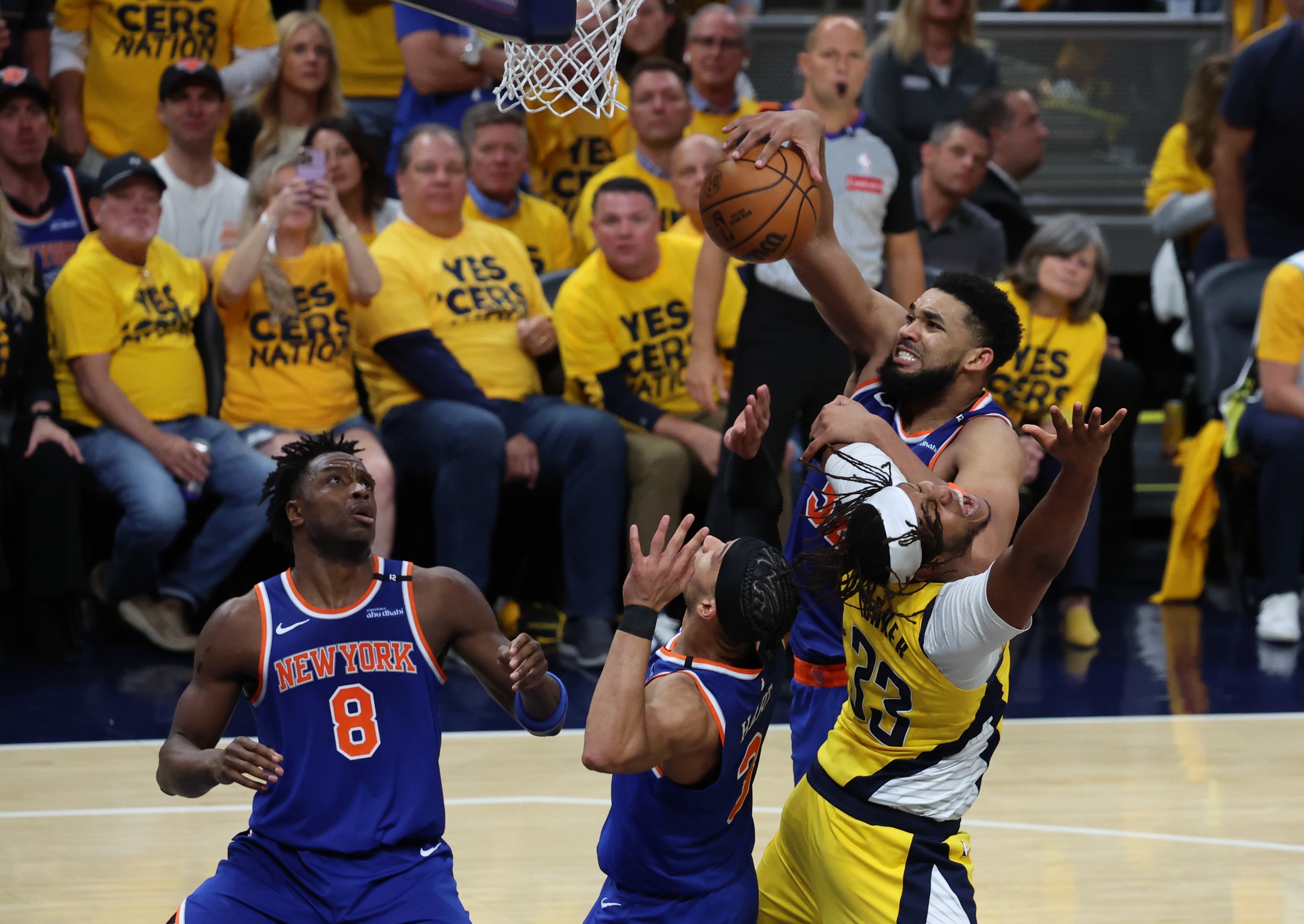 The New York Knicks host the Indiana Pacers on Thursday, May 29, 2025, at Madison Square Garden for Game 5 of the Eastern Conference Finals. Trailing 3–1 in the series, the Knicks face elimination and must secure a victory to extend their playoff run. Indiana vs New York AI Prediction: Free NBA Betting Insights for May 29. Credit USA TODAY/IMAGN