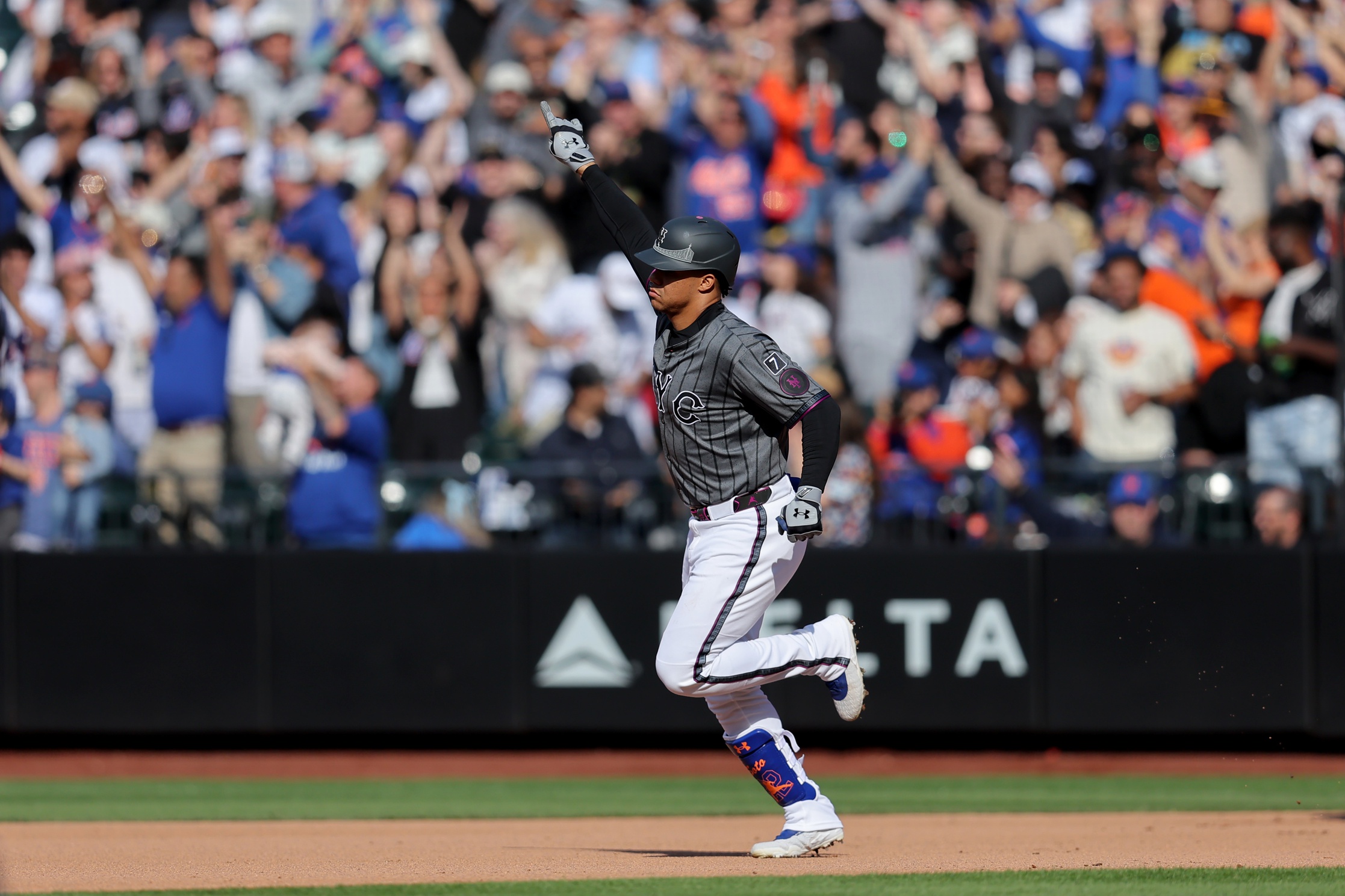 On June 1, 2025, the Colorado Rockies (9–48) will face the New York Mets (35–22) at Citi Field in the final game of their three-game series. The Mets aim to complete a sweep against the struggling Rockies. Colorado vs New York Mets AI Prediction: Free MLB Betting Insights for Jun 01. Credit USA TODAY/IMAGN