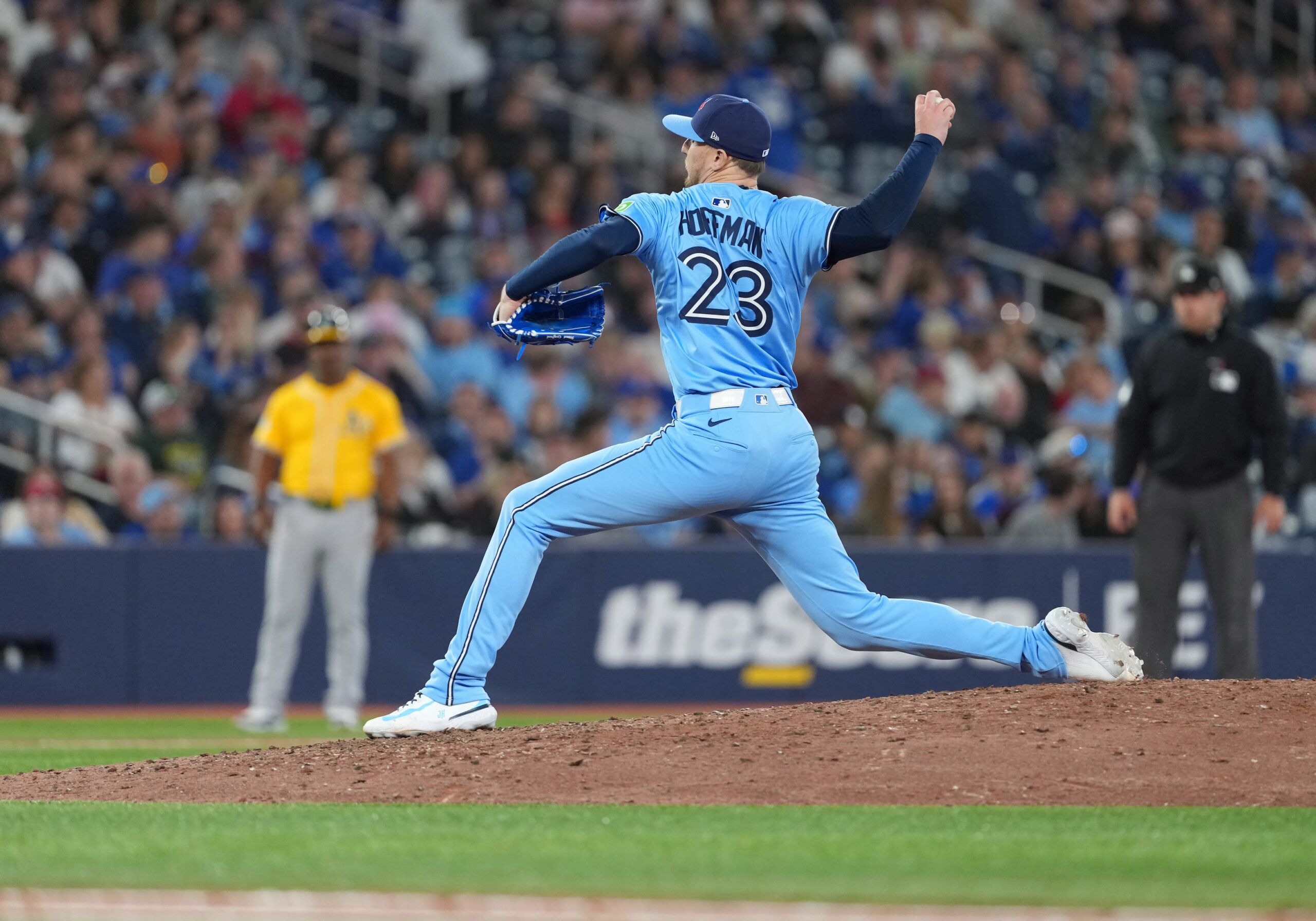 In Game 2 of their pivotal AL clash, the Blue Jays look to continue their rally after a dramatic 4–3 extra-inning victory in Game 1, as they seek to widen their lead atop the AL East. The Astros, meanwhile, aim to regain footing and protect their narrow hold on the AL West—despite mounting concerns surrounding Luis García’s elbow discomfort. Houston vs Toronto Blue AI Prediction: Free MLB Betting Insights for Sep 10. Credit USA TODAY/IMAGN