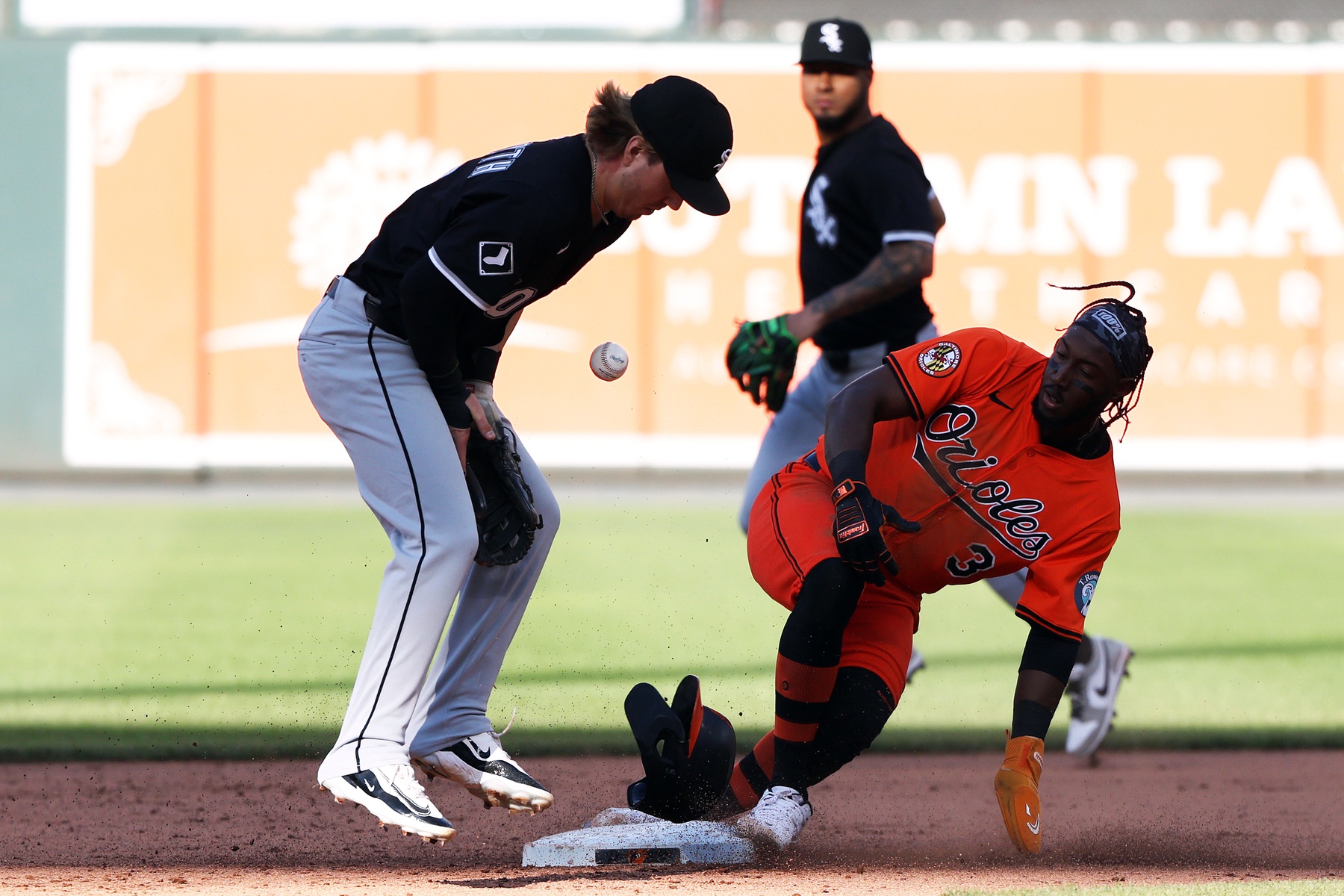 On June 1, 2025, the Chicago White Sox (18–39) will face the Baltimore Orioles (20–36) at Oriole Park at Camden Yards. Both teams are looking to gain momentum as they approach the midseason mark. Chicago White Sox vs Baltimore AI Prediction: Free MLB Betting Insights for Jun 01. Credit USA TODAY/IMAGN