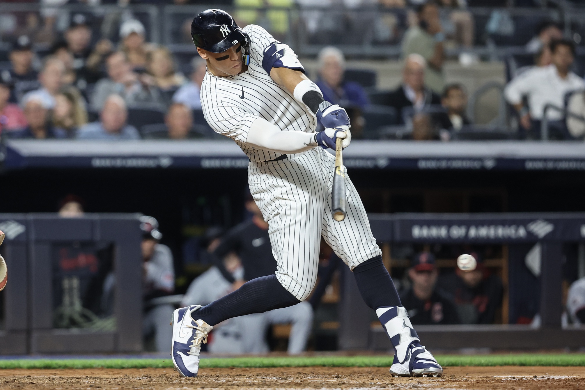 The Cleveland Guardians (33–27) travel to Yankee Stadium on Thursday, June 5, 2025, for the finale of their three-game series against the New York Yankees (36–22). The Yankees look to bounce back from a disappointing 4–0 loss on Wednesday, while Cleveland aims to strike early and extend their competitive stretch. Cleveland vs New York Yankees AI Prediction: Free MLB Betting Insights for Jun 05. Credit USA TODAY/IMAGN