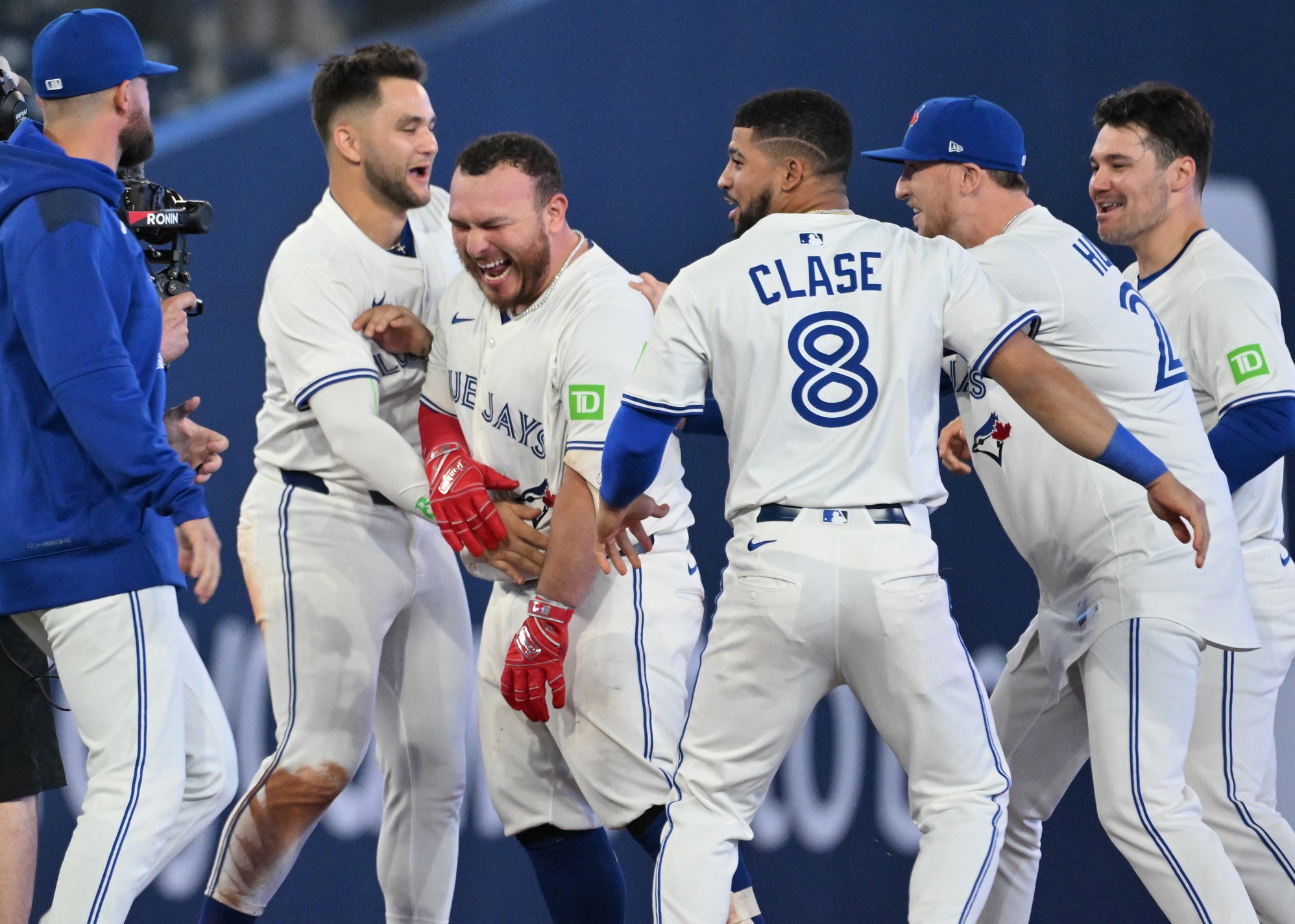 The Philadelphia Phillies (37–23) head north to face the Toronto Blue Jays (32–31) at Rogers Centre on Thursday, June 5, 2025. The Phillies are on a modest roll and favored, while the Blue Jays are playing with fire and aiming to keep their recent hot streak alive. Philadelphia vs Toronto AI Prediction: Free MLB Betting Insights for Jun 05. Credit USA TODAY/IMAGN
