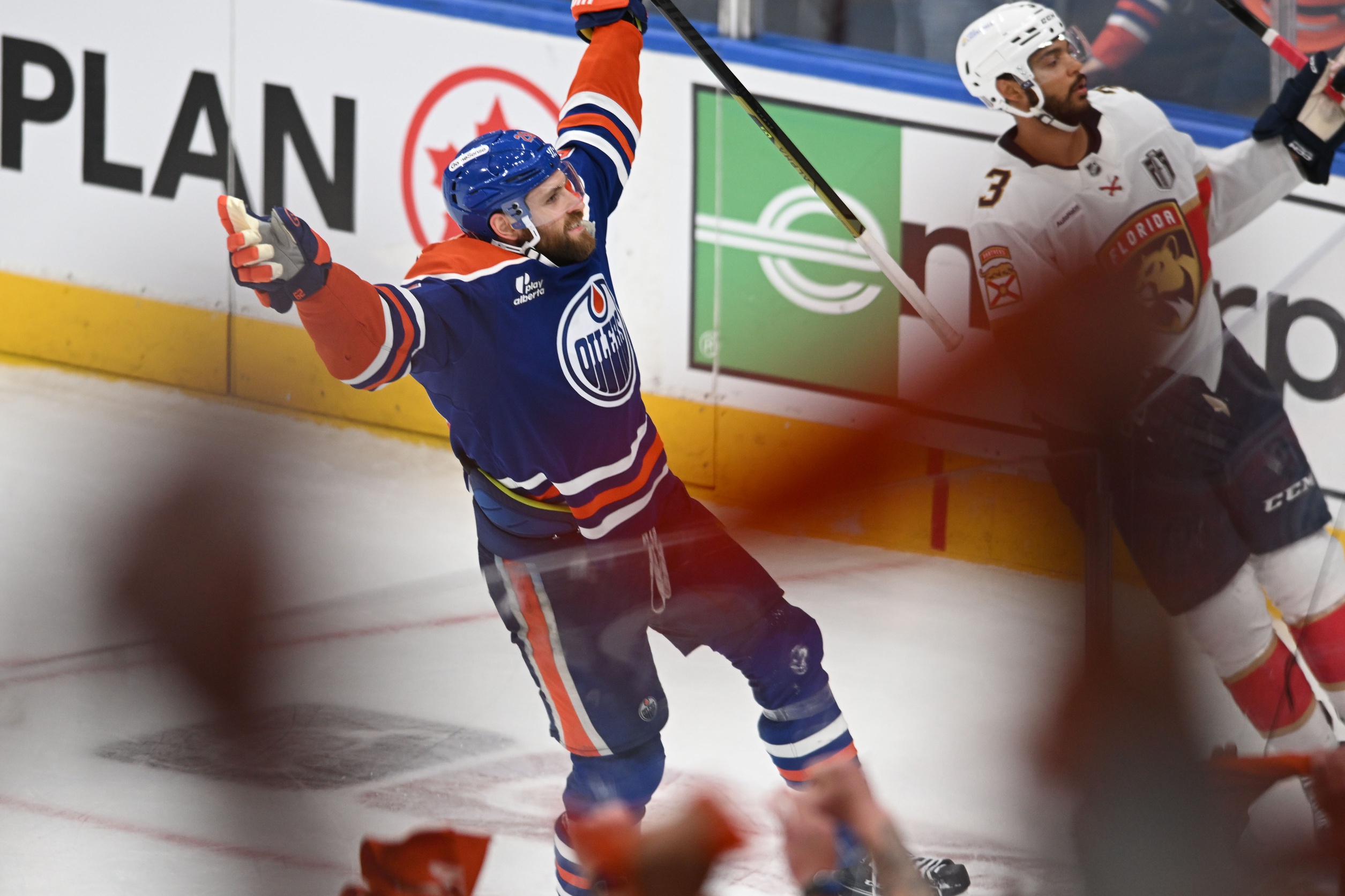 The Stanley Cup Final returns to Edmonton on Friday, June 6, 2025, as the Florida Panthers travel for Game 2 against the Oilers. Witnessing a thrilling 4–3 OT loss in Game 1, the Panthers aim to shake off the sting and seize momentum, while Edmonton looks to maintain home-ice edge and punch back after a dramatic opener. Florida vs Edmonton AI Prediction: Free NHL Betting Insights for Jun 06. Credit USA TODAY/IMAGN