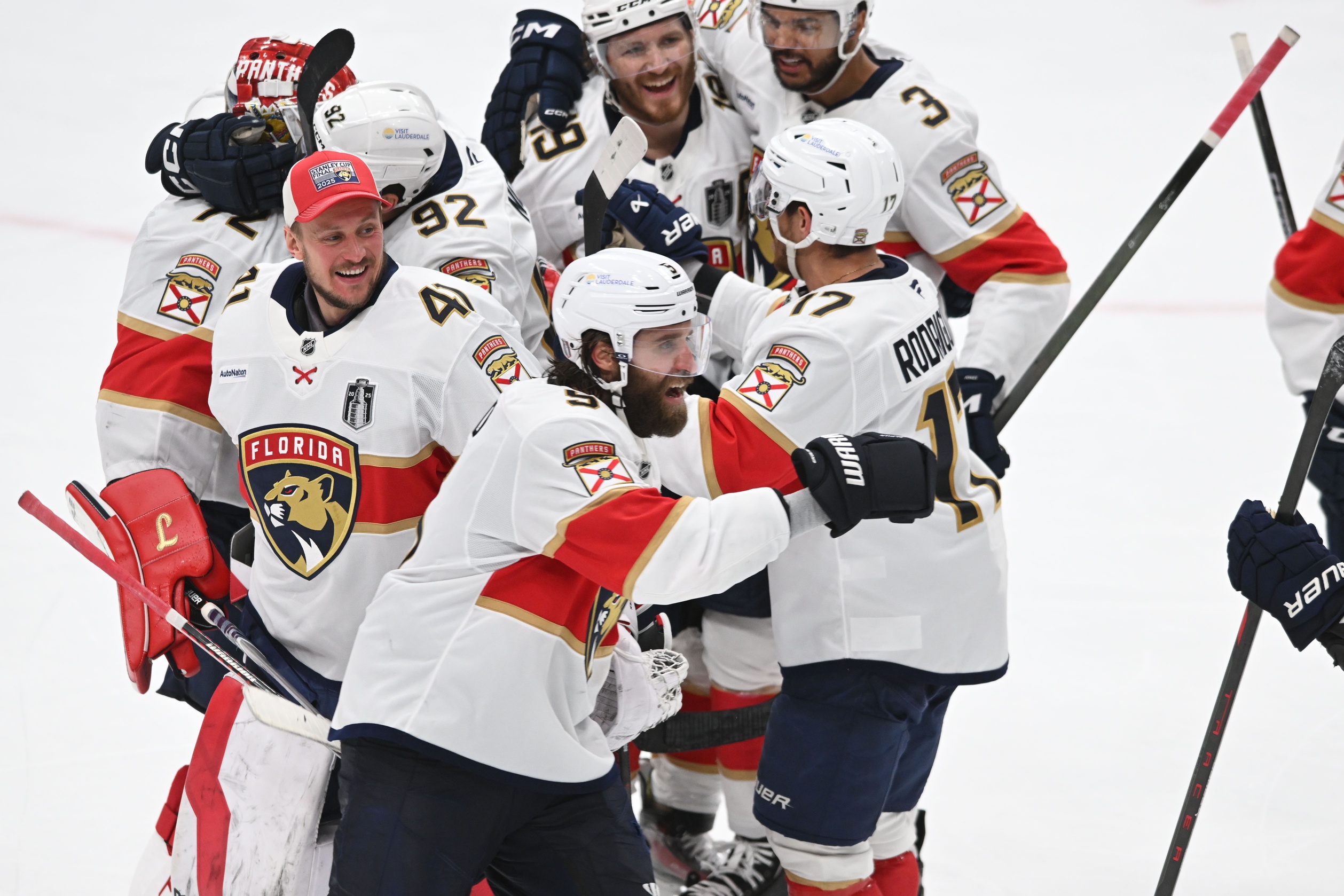 The Edmonton Oilers and Florida Panthers meet in Game 3 of the Stanley Cup Final tonight in Sunrise, FL, with the series tied 1–1 after dramatic overtime games. Both teams are riding strong momentum—Florida with stellar goaltending and depth, Edmonton with high-octane offense from McDavid and Draisaitl. Edmonton vs Florida AI Prediction: Free NHL Betting Insights for Jun 09. Credit USA TODAY/IMAGN