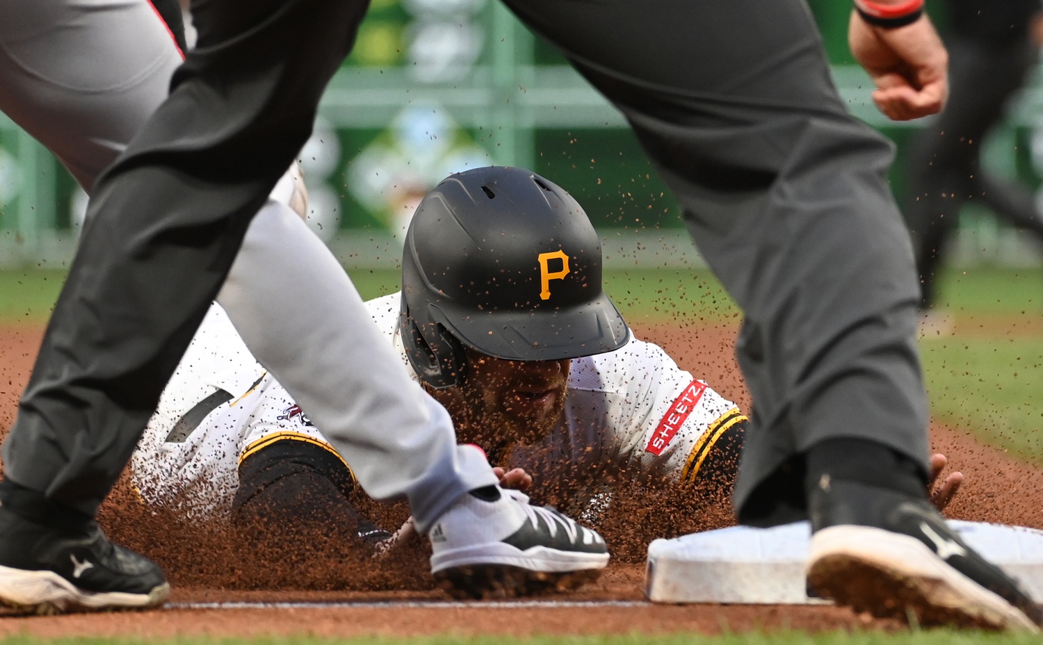 The Miami Marlins and Pittsburgh Pirates face off at PNC Park on Tuesday, June 10, 2025, in the second game of their three-game series. Both teams are looking to gain momentum in the National League, with the Marlins aiming to improve their road record and the Pirates seeking consistency at home. Miami vs Pittsburgh AI Prediction: Free MLB Betting Insights for Jun 10. Credit USA TODAY/IMAGN