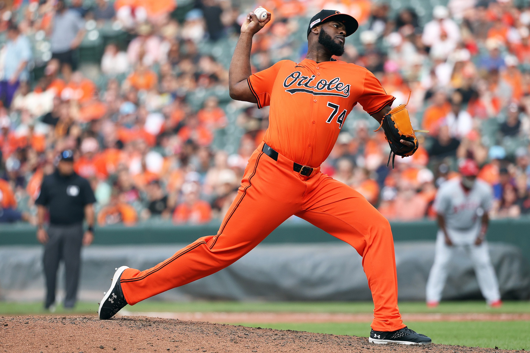 The Los Angeles Angels (33–36) and Baltimore Orioles (29–40) wrap up their three-game series today, June 15, 2025, at Oriole Park at Camden Yards, with first pitch scheduled for 1:35 p.m. ET. The Orioles aim for a sweep, while the Angels look to avoid a series loss and snap a three-game road skid. Los Angeles Angels vs Baltimore AI Prediction: Free MLB Betting Insights for Jun 15. Credit USA TODAY/IMAGN