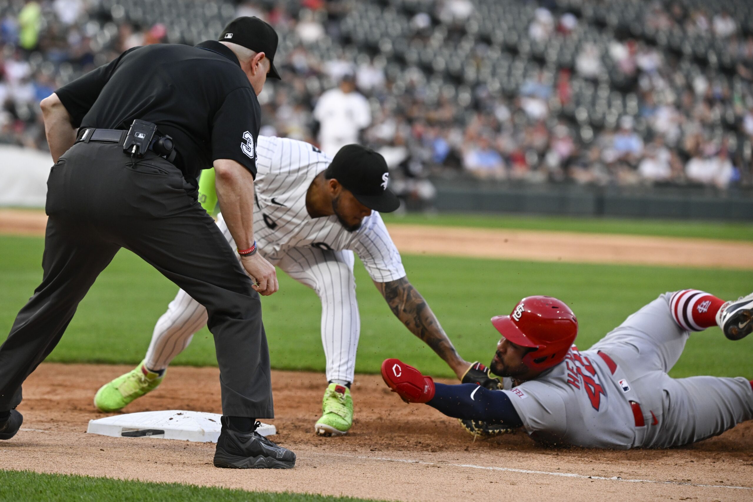 St. Louis heads to Chicago for a June 19, 2025 doubleheader finale, with the first game at 1:10 p.m. as the Cardinals look to stay afloat and White Sox hope to surprise. The Cards are slight favorites backed by solid pitching, while the White Sox aim to play spoiler with improved home ATS form. St. Louis vs Chicago White Sox AI Prediction: Free MLB Betting Insights for Jun 19. Credit USA TODAY/IMAGN