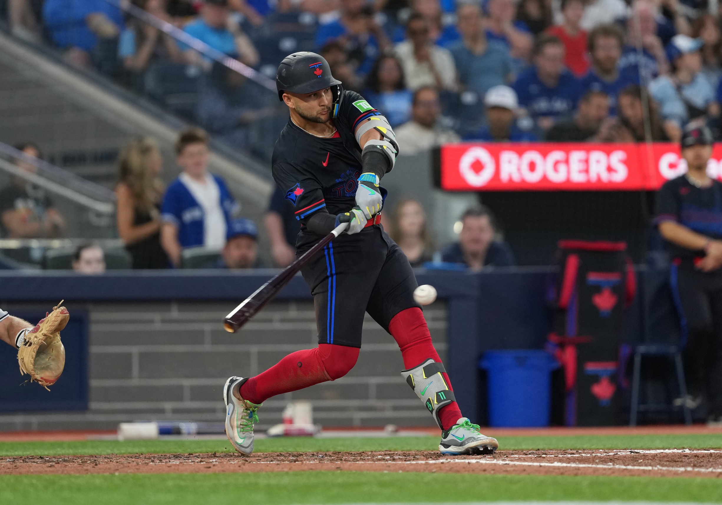 The Chicago White Sox will visit Rogers Centre to take on the Toronto Blue Jays on June 21, 2025 in a matchup with first pitch set for 3:07 p.m. ET. Toronto enters as a strong favorite with a −213 moneyline and an 8.5-run total, pointing to a game expected to lean toward the over. Chicago White Sox vs Toronto AI Prediction: Free MLB Betting Insights for Jun 21. Credit USA TODAY/IMAGN