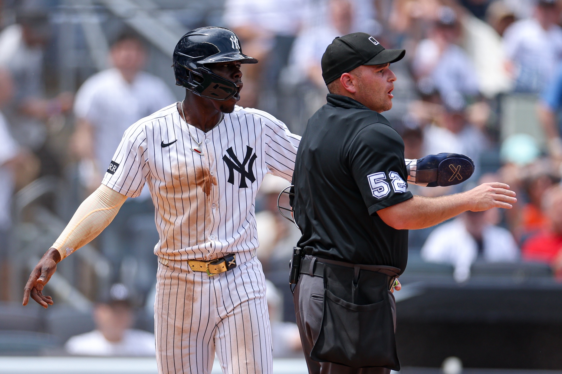 The AL East race takes center stage in the Bronx as the first-place Blue Jays visit the second-place Yankees for a Friday night opener at 7:05 p.m. ET, with Kevin Gausman lined up for Toronto and rookie right-hander Cam Schlittler slated for New York. Expect a stylistic clash: the Jays’ contact-heavy offense and league-best batting average versus a Yankee lineup that paces MLB in home runs, all under Yankee Stadium’s hitter-friendly lights.  Toronto Blue vs New York AI Prediction: Free MLB Betting Insights for Sep 05. Credit USA TODAY/IMAGN