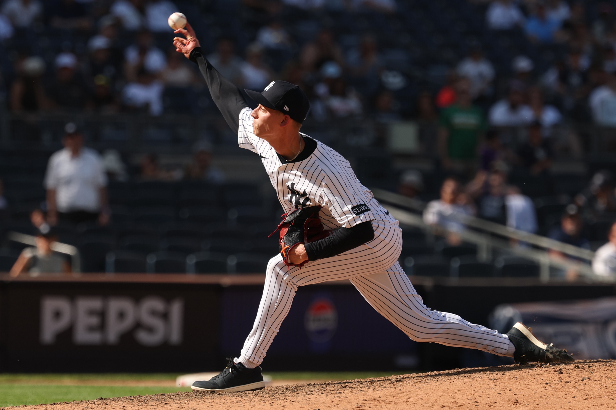 The New York Yankees (47–34) and the Toronto Blue Jays (44–37) are set to clash on Monday, June 30, 2025, at Rogers Centre in Toronto, Ontario. This pivotal AL East matchup features two teams vying for divisional supremacy as the season approaches its midpoint. New York Yankees vs Toronto AI Prediction: Free MLB Betting Insights for Jun 30. Credit USA TODAY/IMAGN