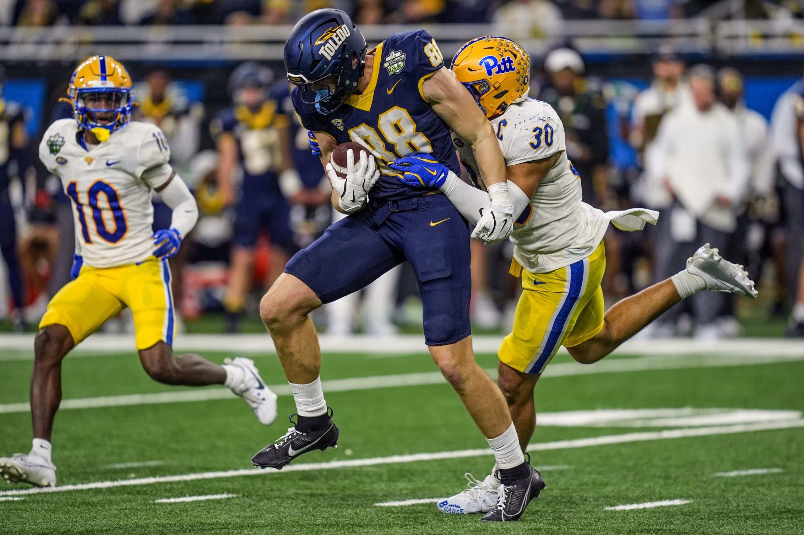 Toledo visits Kentucky on Saturday, August 30, 2025, in their season opener at Kroger Field in Lexington. The Wildcats open as roughly 7‑point favorites, with the over/under around 51, setting the expectation for a defensive Big Ten edge in this cross‑conference match. Toledo vs Kentucky AI Prediction: Free CFB Betting Insights for Aug 30. Credit USA TODAY/IMAGN