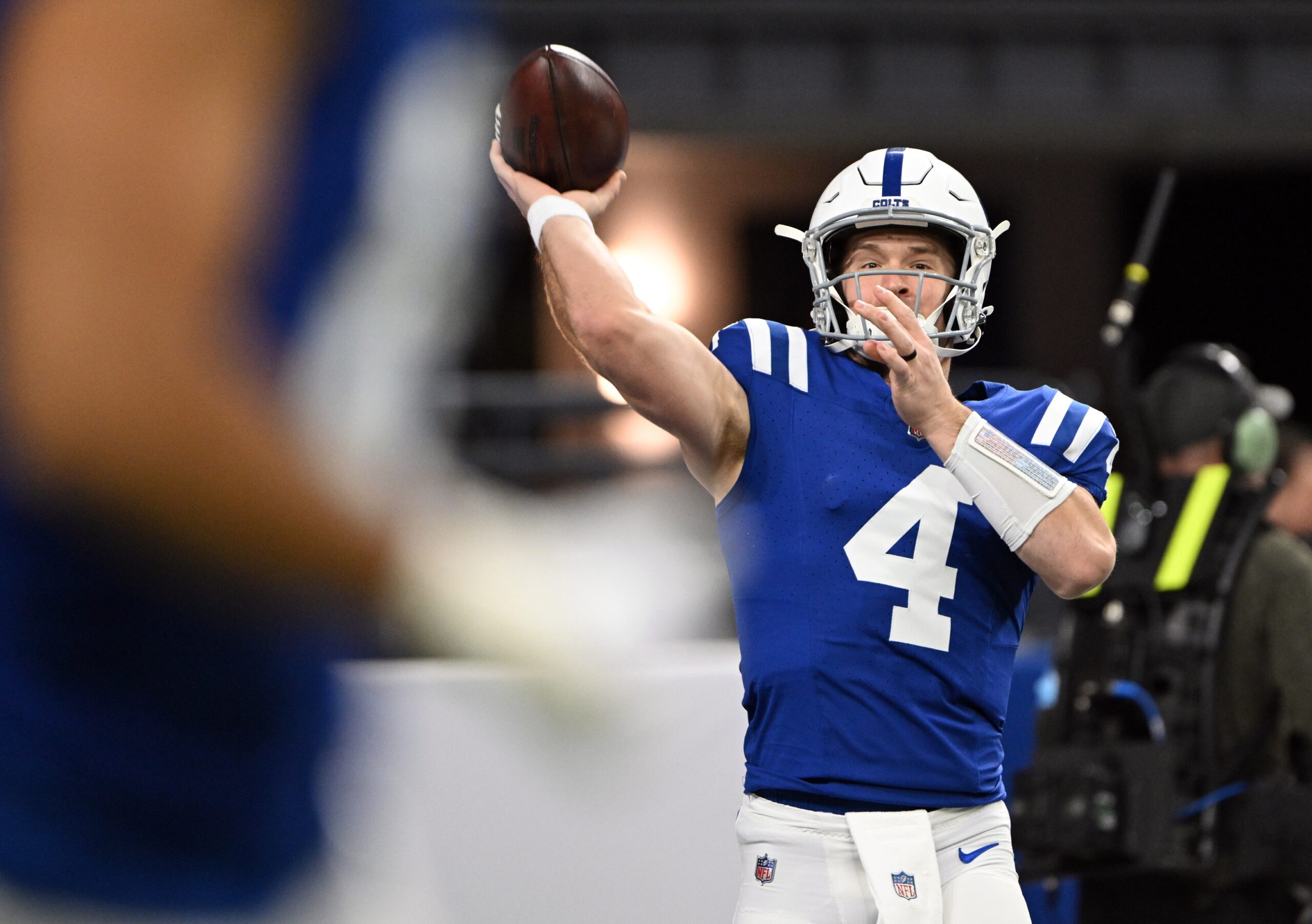 The Denver Broncos visit the Indianapolis Colts at Lucas Oil Stadium on Sunday, September 14, 2025 (1:00 p.m. ET), a Week 2 matchup of 1–0 teams with early playoff-caliber stakes in the AFC. Markets opened with Denver a slight road favorite (around Broncos –2.5) and a total near 43.5, pointing to a defense-tilted script where turnovers and red-zone finishing loom large. Denver vs Indianapolis AI Prediction: Free NFL Betting Insights for Sep 14. Credit USA TODAY/IMAGN