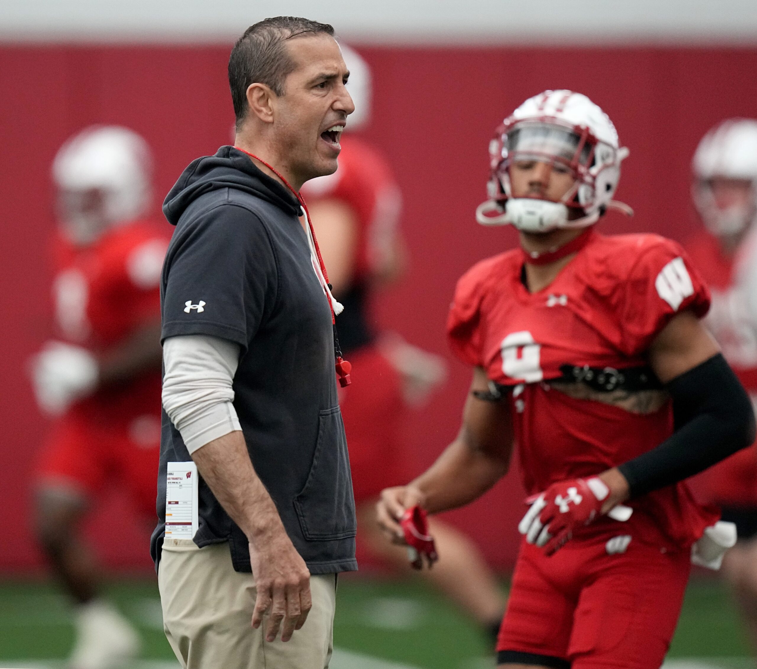 Miami (OH) travels to Madison on Thursday, August 28, 2025, to open the season against the Wisconsin Badgers at Camp Randall Stadium. Wisconsin enters as a 3‑point favorite, with the over/under set near 52 points, forecasting a moderately paced, defensively oriented contest. Miami Ohio vs Wisconsin AI Prediction: Free CFB Betting Insights for Aug 28. Credit USA TODAY/IMAGN