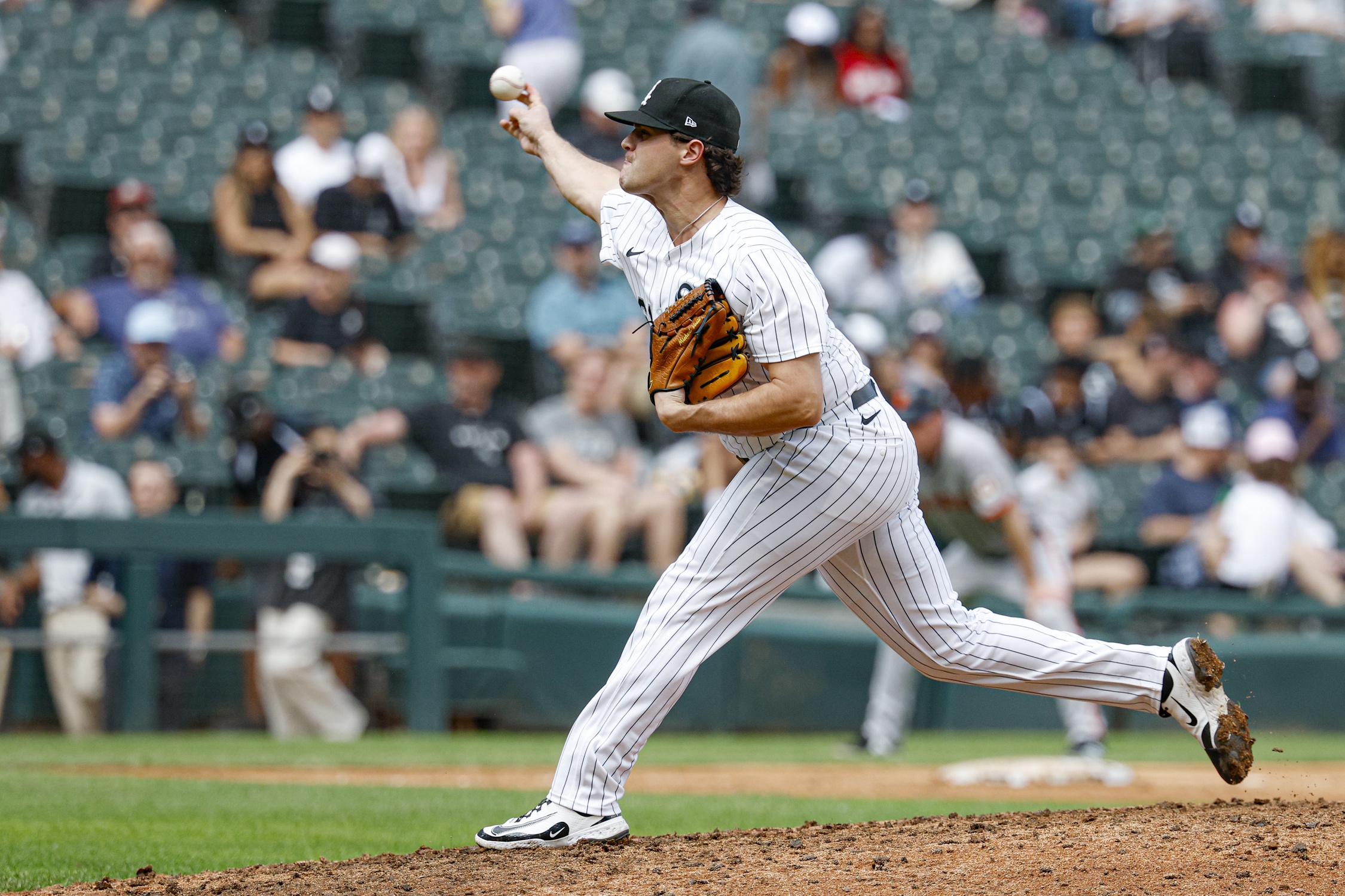 The Los Angeles Dodgers (52–31) host the Chicago White Sox (10–27) on Tuesday, July 1, 2025, at Dodger Stadium. The Dodgers, leading the NL West, aim to continue their dominance, while the White Sox seek to improve their struggling season. Chicago White Sox vs Los Angeles Dodgers AI Prediction: Free MLB Betting Insights for Jul 01. Credit USA TODAY/IMAGN