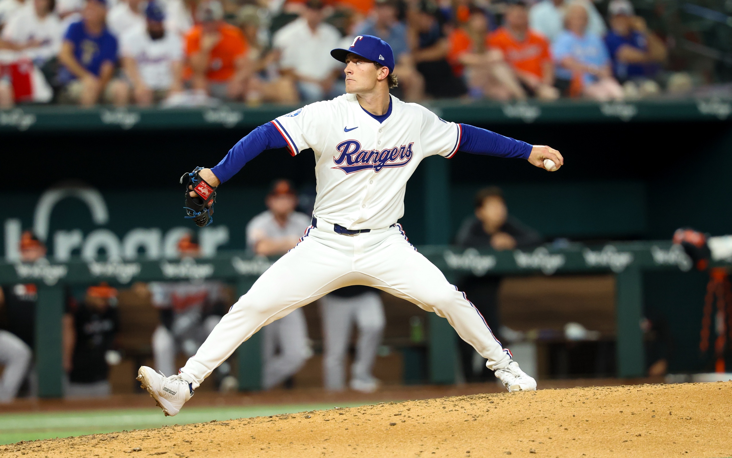 The Cleveland Guardians head to Arlington to take on the Texas Rangers at Globe Life Field on August 23, 2025, with the Rangers favored around –130 on the moneyline; the run line tilts toward Texas at –1.5, and the over/under is circling around 9 runs, indicating expectations for a moderately offensive affair. Cleveland vs Texas AI Prediction: Free MLB Betting Insights for Aug 23. Credit USA TODAY/IMAGN