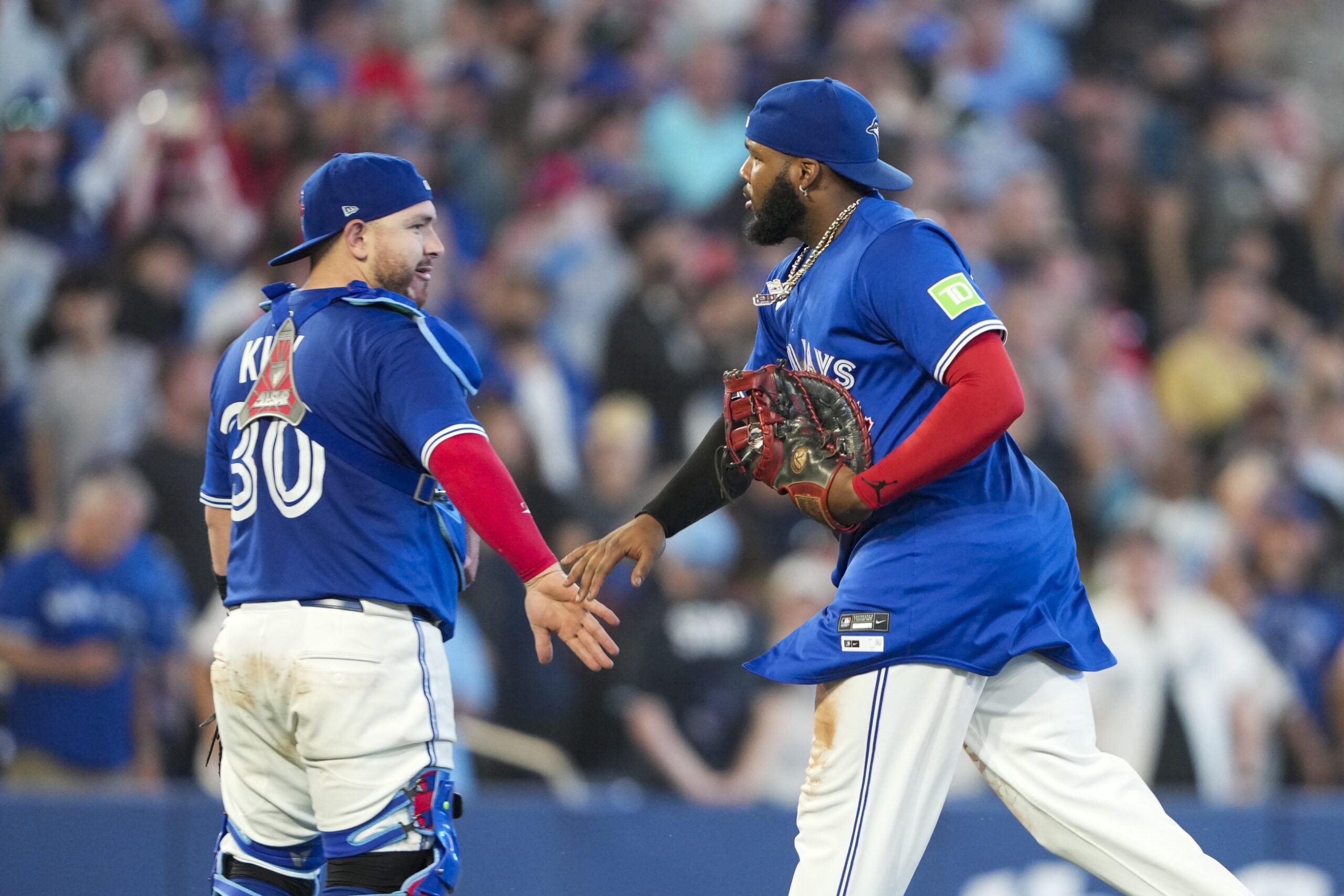 The New York Yankees and Toronto Blue Jays conclude their pivotal four-game series on Thursday, July 3, 2025, at Rogers Centre. With the Yankees holding a slim lead in the AL East, this matchup carries significant implications for both teams’ playoff aspirations. New York Yankees vs Toronto AI Prediction: Free MLB Betting Insights for Jul 03. Credit USA TODAY/IMAGN