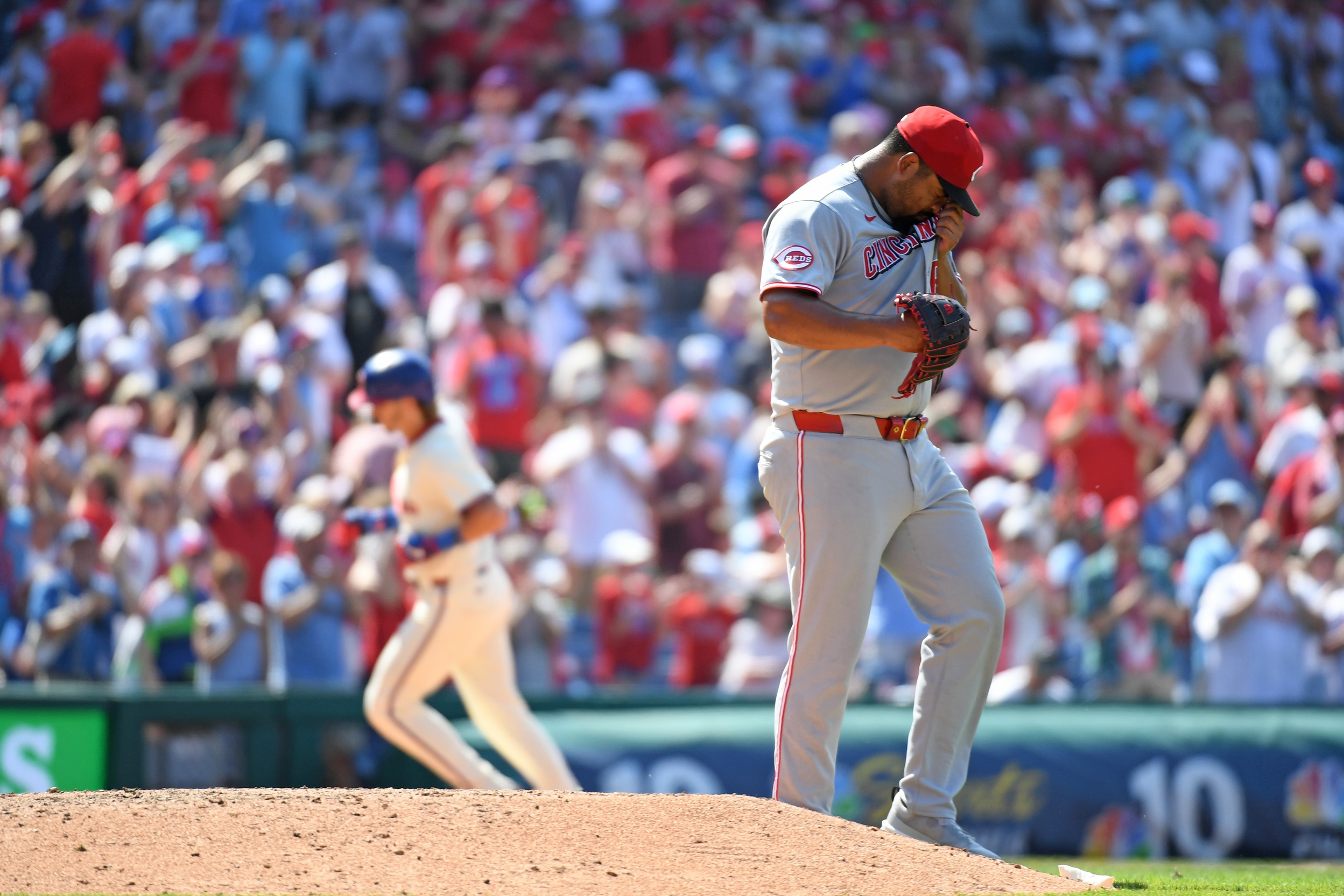 The New York Mets travel to Great American Ball Park to face the Cincinnati Reds in a pivotal late-season tilt, with Jonah Tong set to take the hill for New York against a battle-tested Brady Singer for Cincinnati. The game’s outcome could significantly impact the Mets’ push for a Wild Card spot and test the Reds’ ability to stay relevant down the stretch. New York vs Cincinnati AI Prediction: Free MLB Betting Insights for Sep 06. Credit USA TODAY/IMAGN