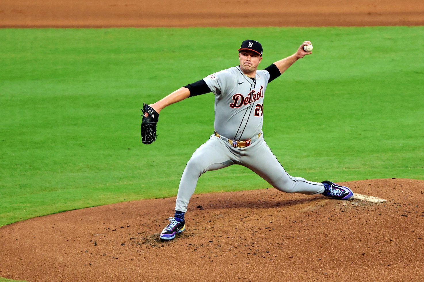 The Detroit Tigers travel to Arlington’s Globe Life Field to take on the Texas Rangers on July 18, setting up a key interleague clash featuring two teams tied at about .500 in their respective divisions. With both sides leaning heavily on mid-rotation arms and bullpens that have shown promise in low-scoring environments, expect a strategic game where early offense and bullpen depth will likely decide the outcome. Detroit vs Texas AI Prediction: Free MLB Betting Insights for Jul 18. Credit USA TODAY/IMAGN