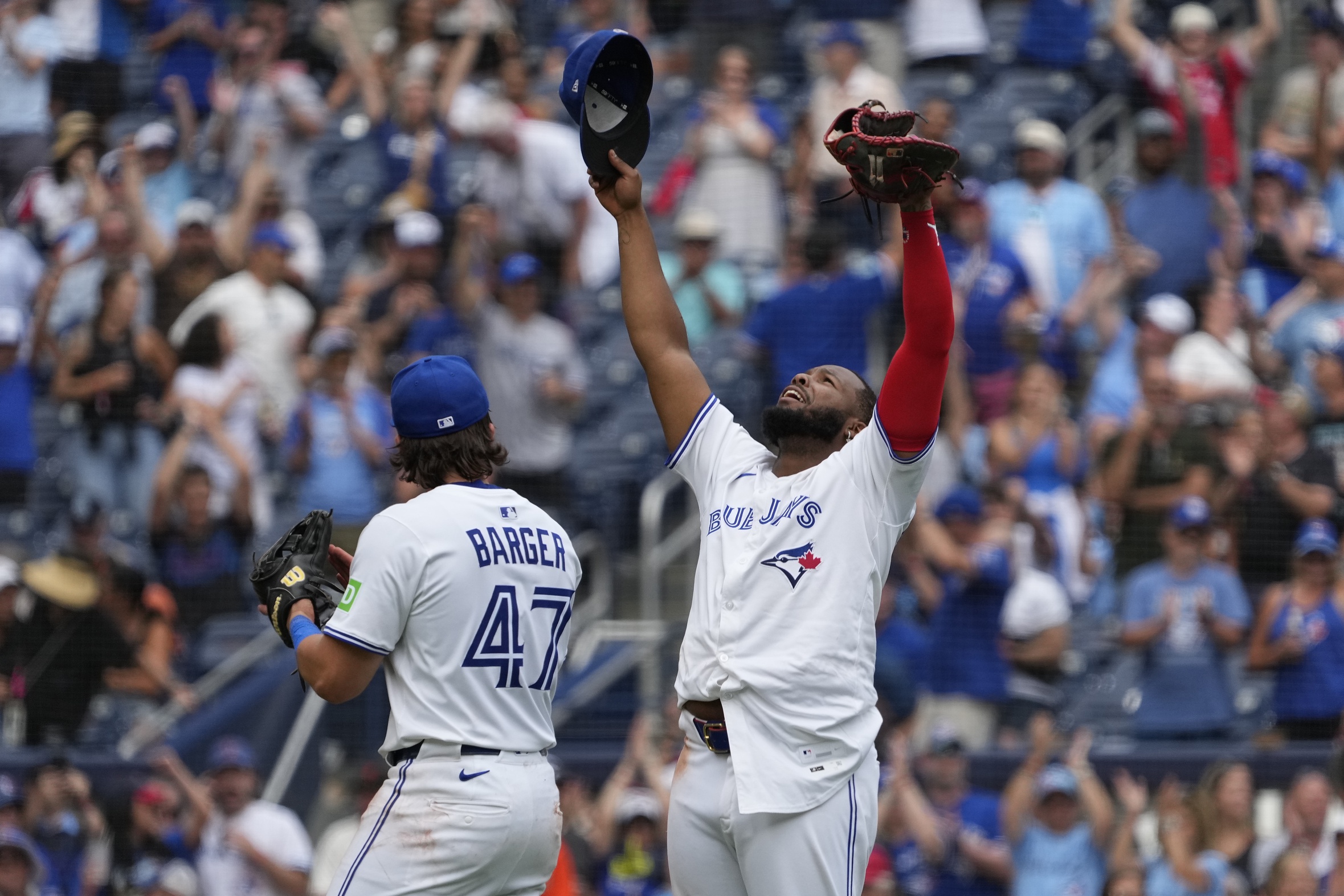 This afternoon’s interleague matchup features the surging Toronto Blue Jays (57–41), sitting atop the AL East after a post–Memorial Day run of 28–13, against a resilient San Francisco Giants club (52–47) that recently acquired Rafael Devers to bolster its playoff push. Toronto enters as slight moneyline favorites at –112, while the Giants are pegged at –107; San Francisco is listed as –1.5 run-line chalk with the total set at eight. San Francisco vs Toronto AI Prediction: Free MLB Betting Insights for Jul 20. Credit USA TODAY/IMAGN