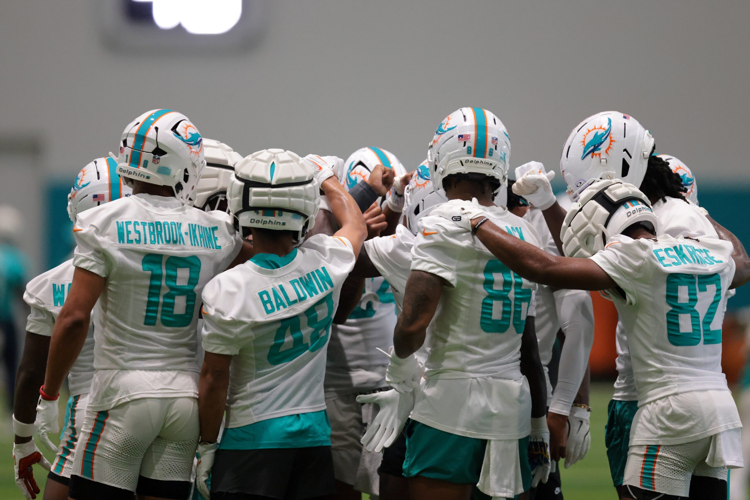 The Miami Dolphins begin their 2025 season in Indianapolis, visiting the Colts on Sunday, September 7 with the Colts installed as narrow 1.5-point favorites and the game total set at 45.5 points. Betting markets show heavy action on Miami covering the spread despite the Colts being technically favored. Miami vs Indianapolis AI Prediction: Free NFL Betting Insights for Sep 07. Credit USA TODAY/IMAGN