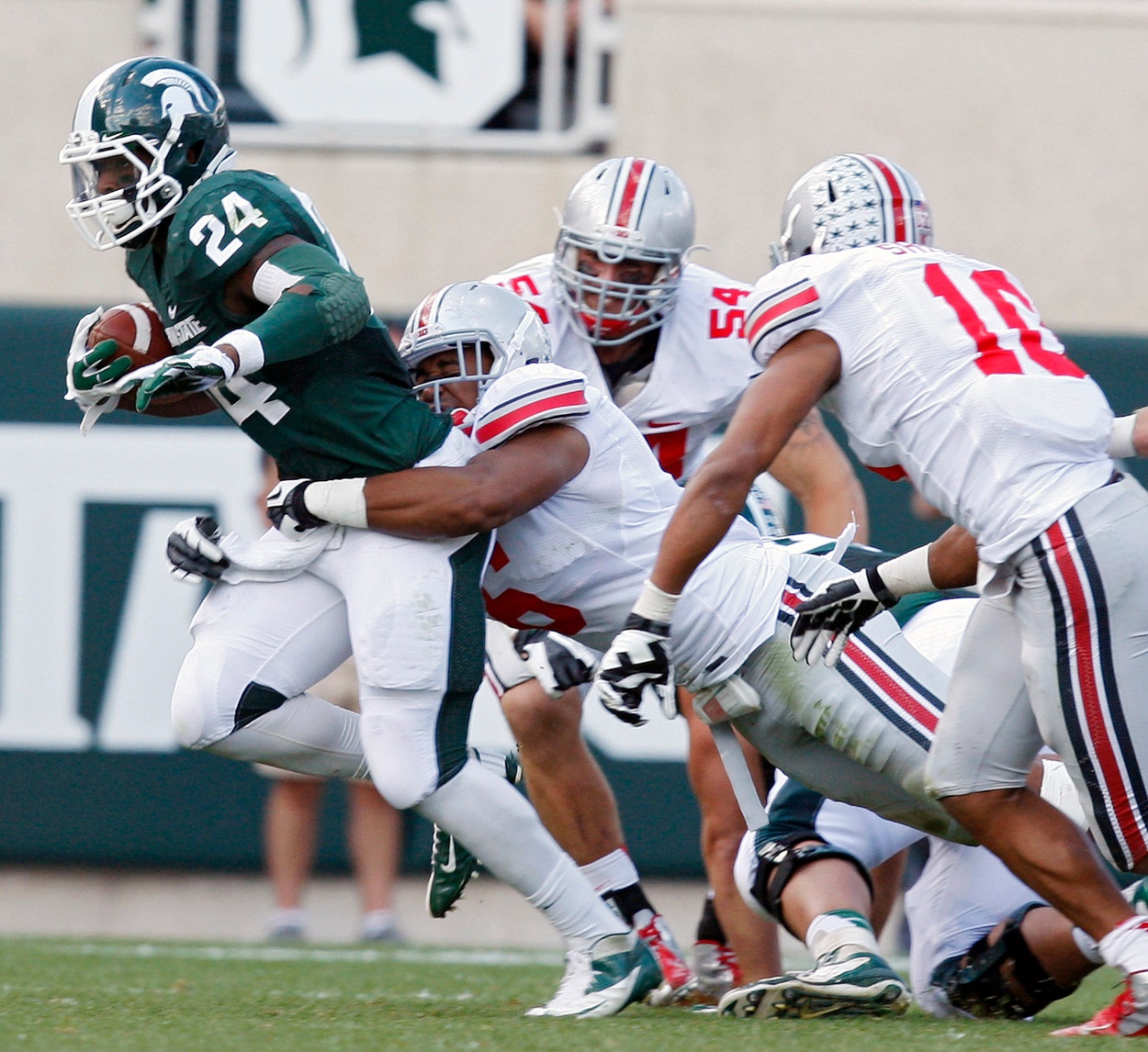 Texas and Ohio State kick off the 2025 season on Saturday, August 30 at Ohio Stadium in Columbus. Ohio State opens as a 3‑point favorite, with the over/under around 53 points, signaling an expected high-profile, moderately paced clash. Texas vs Ohio State AI Prediction: Free CFB Betting Insights for Aug 30. Credit USA TODAY/IMAGN