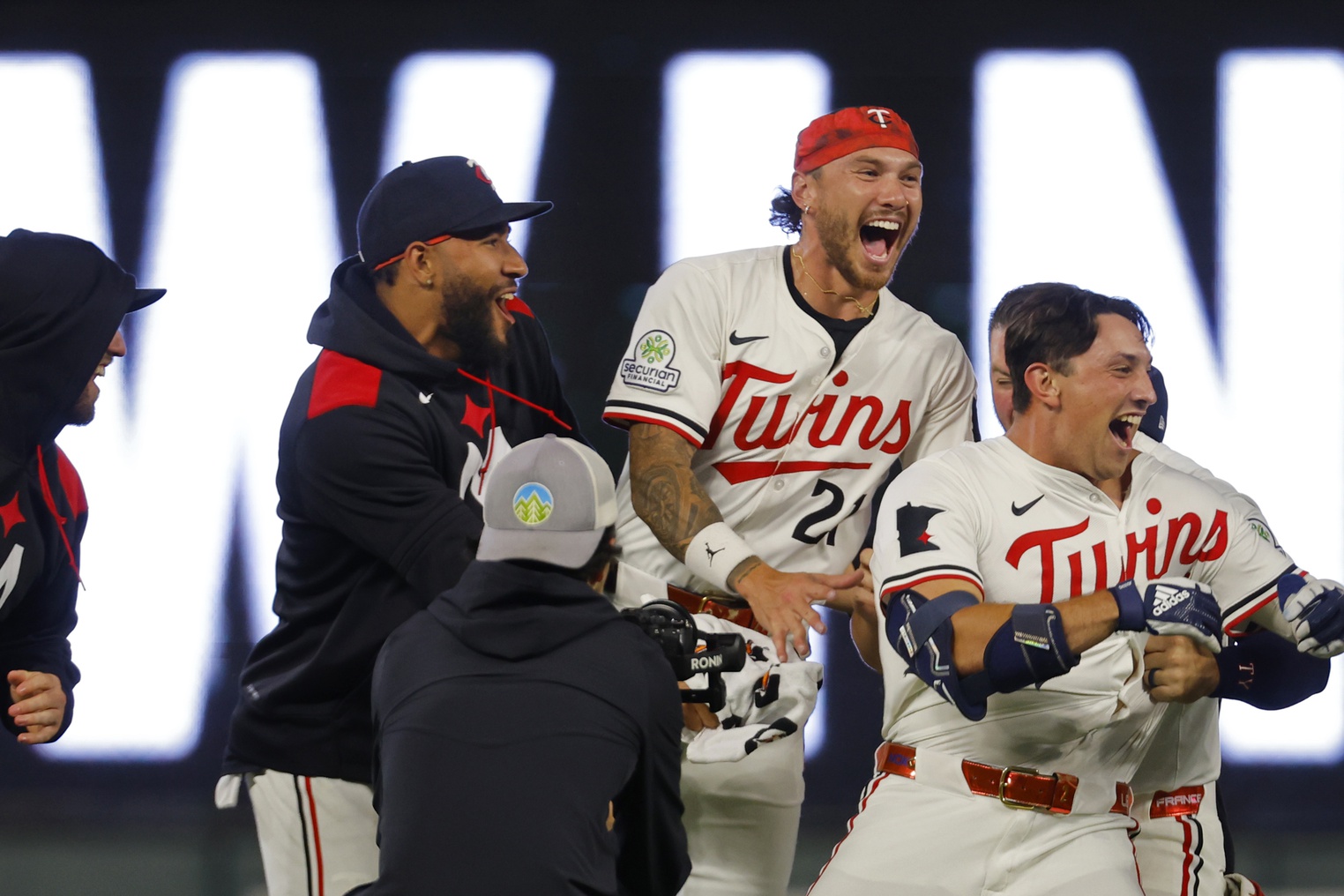 The Boston Red Sox (approx. 57–50) visit the Minnesota Twins (approx. 50–55) in the middle game of a three-game interleague series. Minnesota enters as a modest favorite (around –120 moneyline, –1.5 run line), with the total set near 9 runs. Boston vs Minnesota AI Prediction: Free MLB Betting Insights for Jul 29. Credit USA TODAY/IMAGN