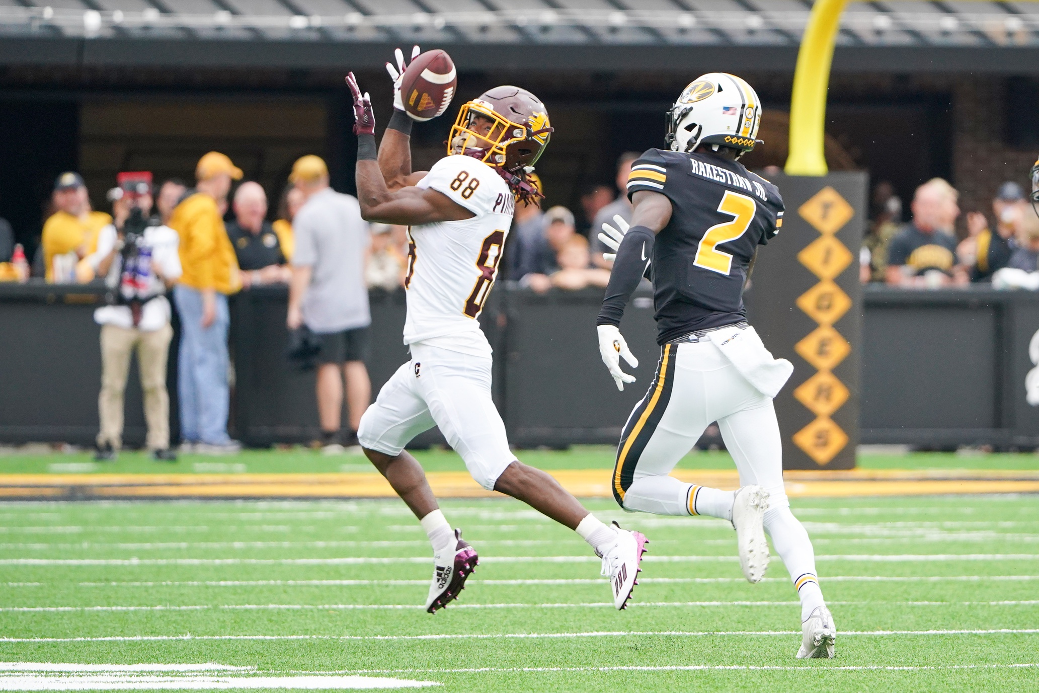 Central Michigan visits Michigan Stadium on Saturday, September 13, 2025 (noon ET, BTN), for a regional non-conference matchup that should test the Wolverines’ post-Oklahoma bounce-back and the Chippewas’ early ATS form. Markets project a lopsided affair with Michigan a heavy favorite and a modest total, pointing to a possessions game where red-zone efficiency and field position matter.  Central Michigan vs Michigan AI Prediction: Free CFB Betting Insights for Sep 13. Credit USA TODAY/IMAGN