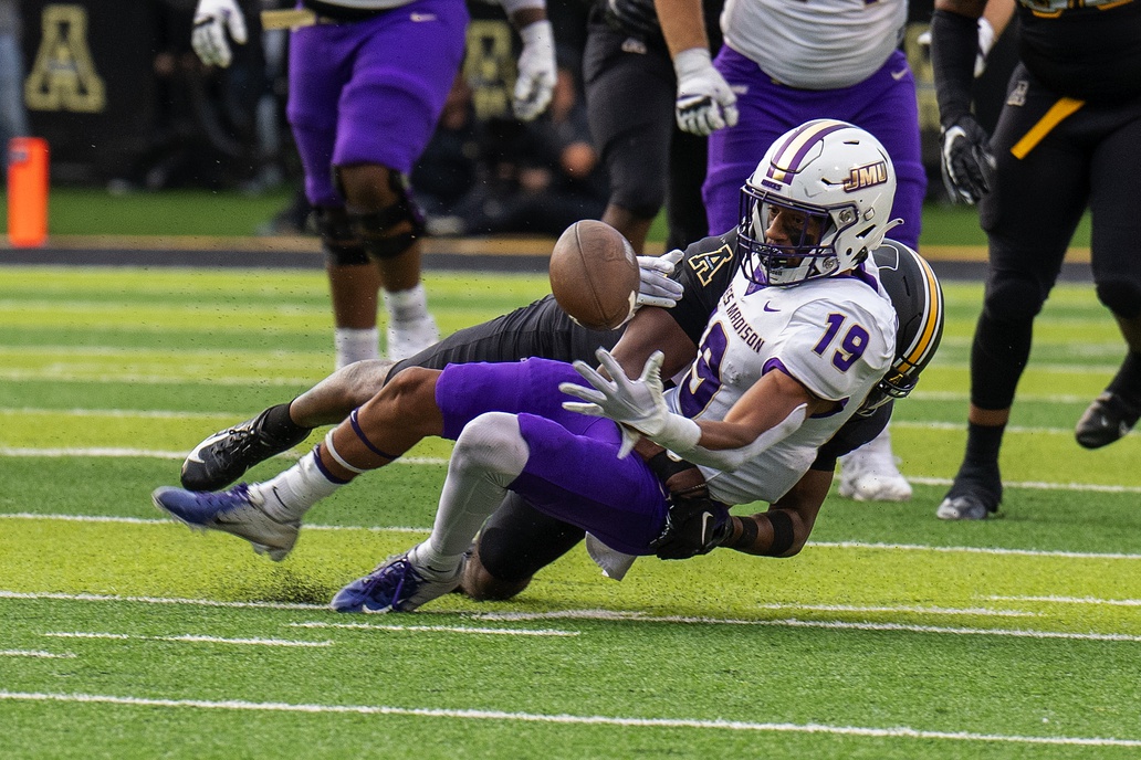 The Georgia Southern Eagles travel to Harrisonburg on September 27, 2025, to take on the James Madison Dukes in a Sun Belt clash that features two of the league’s toughest and most consistent programs. With both teams eyeing a shot at the conference crown, this matchup could serve as a key midseason turning point. Georgia Southern vs James Madison AI Prediction: Free CFB Betting Insights for Sep 27. Credit USA TODAY/IMAGN