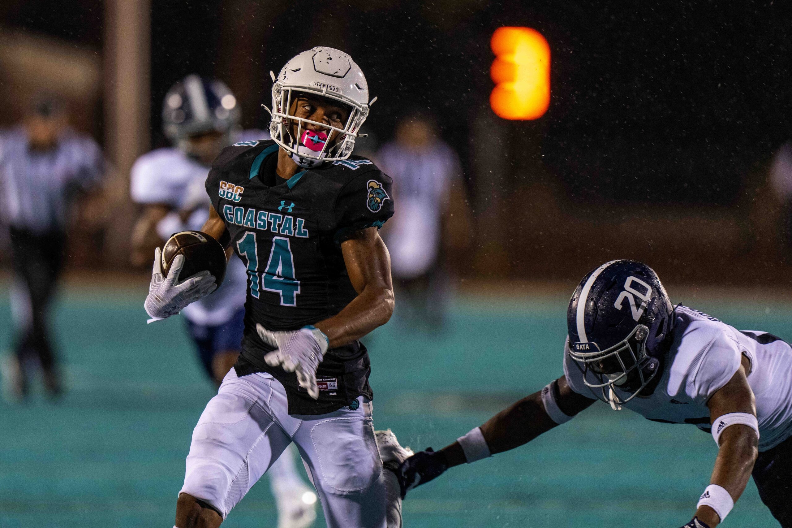 East Carolina travels to Conway to take on Coastal Carolina in a Sun Belt challenge matchup where both teams pack early-season confidence and parity instincts. Market consensus has the Chants as narrow home favorites with a total hovering around the low-50s—pointing toward a physical, tempo-toggled battle between two well-drilled programs. East Carolina vs Coastal Carolina AI Prediction: Free CFB Betting Insights for Sep 13. Credit USA TODAY/IMAGN