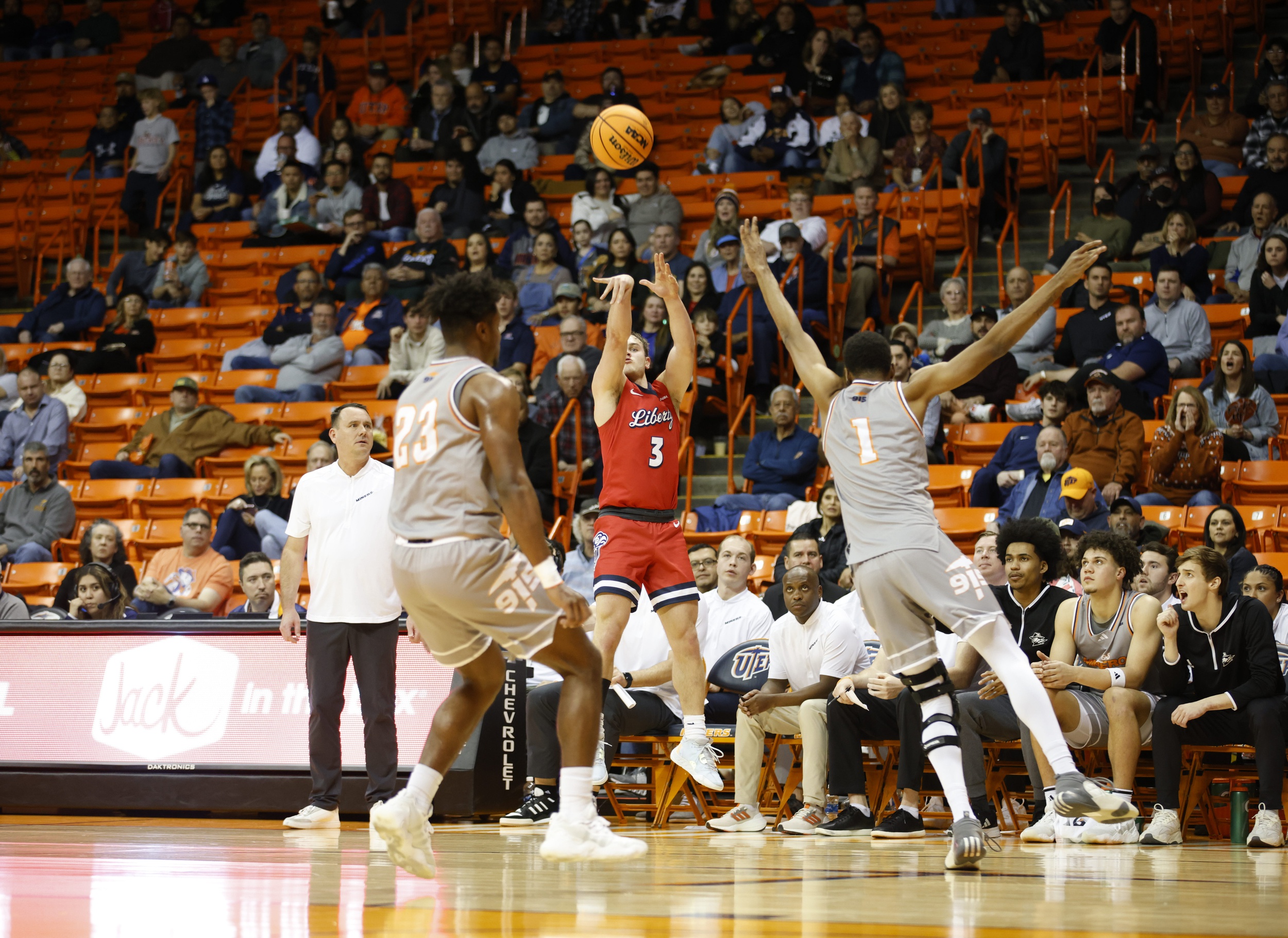  Liberty vs Sam Houston AI Prediction: Free CBB Betting Insights for Jan 10. Credit USA TODAY/IMAGN