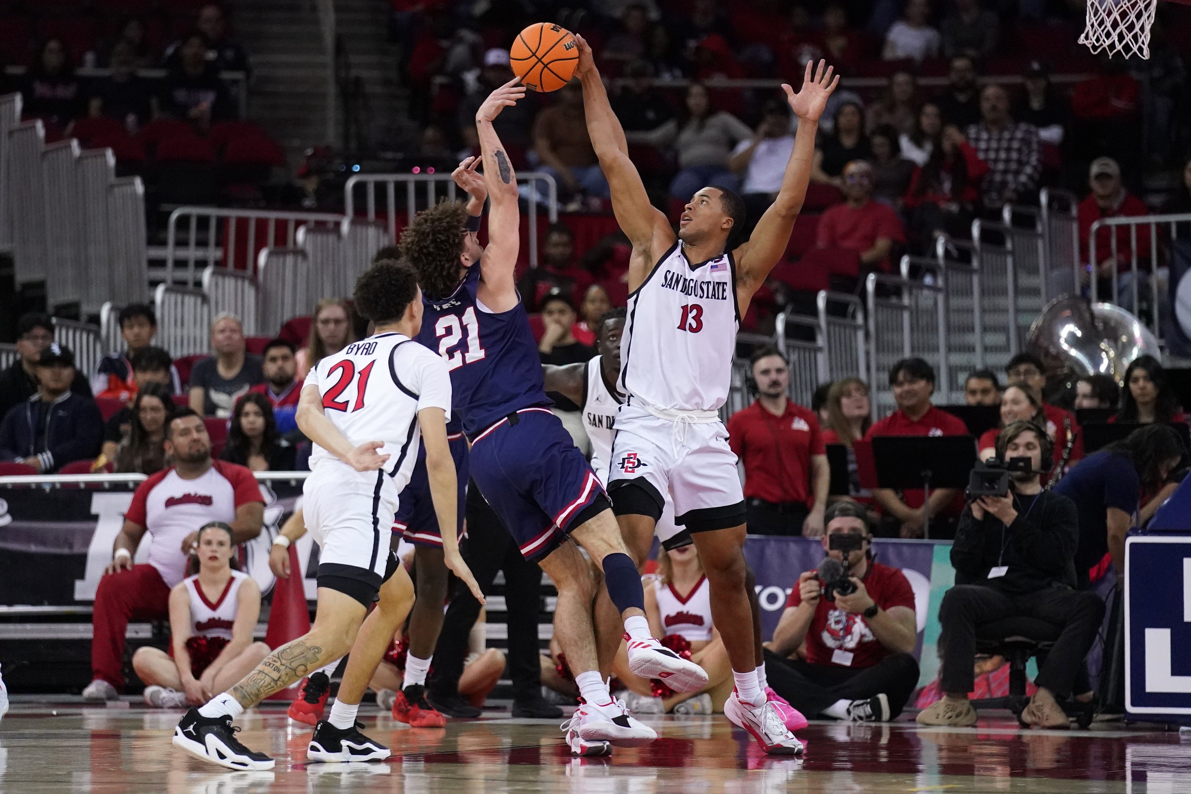  Fresno State vs Gonzaga AI Prediction: Free CBB Betting Insights for Jan 01. Credit USA TODAY/IMAGN