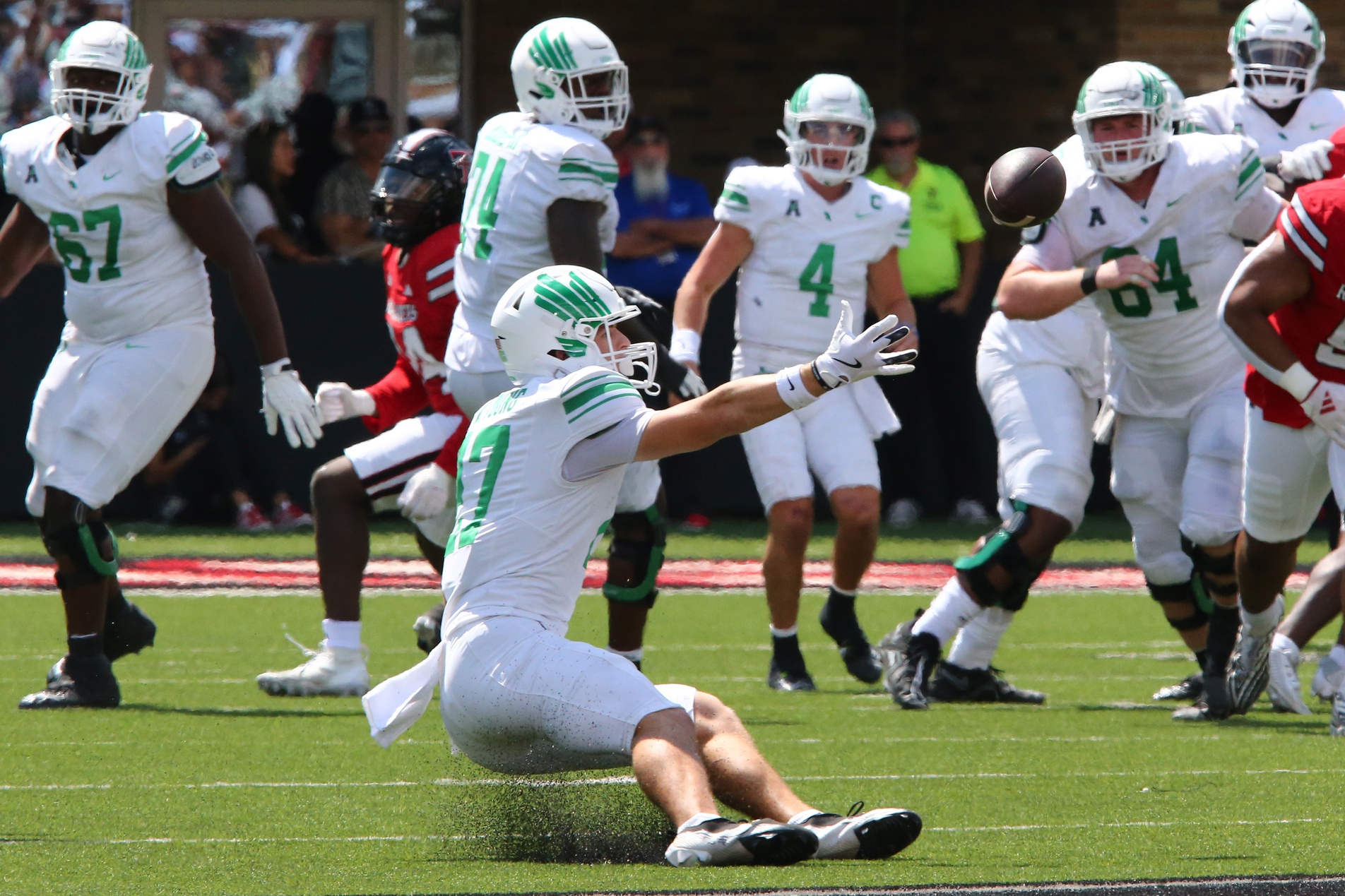 Washington State travels to Denton to face North Texas at DATCU Stadium on Saturday, September 13, 2025, with kickoff set for 12:30 p.m. PT on ESPNU. Early market screens lean Cougars by a possession with a mid-to-high-40s total, framing a tempo-versus-efficiency duel in a tricky road spot. Washington State vs North Texas AI Prediction: Free CFB Betting Insights for Sep 13. Credit USA TODAY/IMAGN