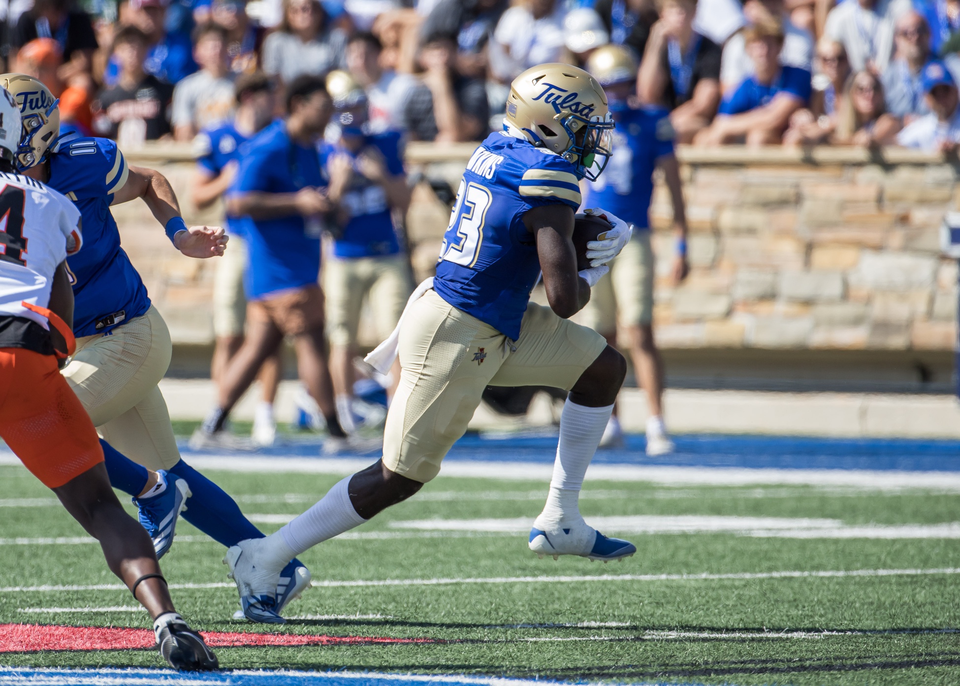 The Navy Midshipmen travel to Tulsa’s Chapman Stadium on Saturday, September 13, 2025, opening American Athletic Conference play in an intriguing matchup that pits Navy’s relentless ground attack against Tulsa’s defensive rebuild. Oddsmakers installed Navy as a 14-point road favorite with the total set around 53.5—a line that underscores Navy’s edge but still leaves room for Tulsa to challenge via situational discipline and play-specific swings.  Navy vs Tulsa AI Prediction: Free CFB Betting Insights for Sep 13. Credit USA TODAY/IMAGN