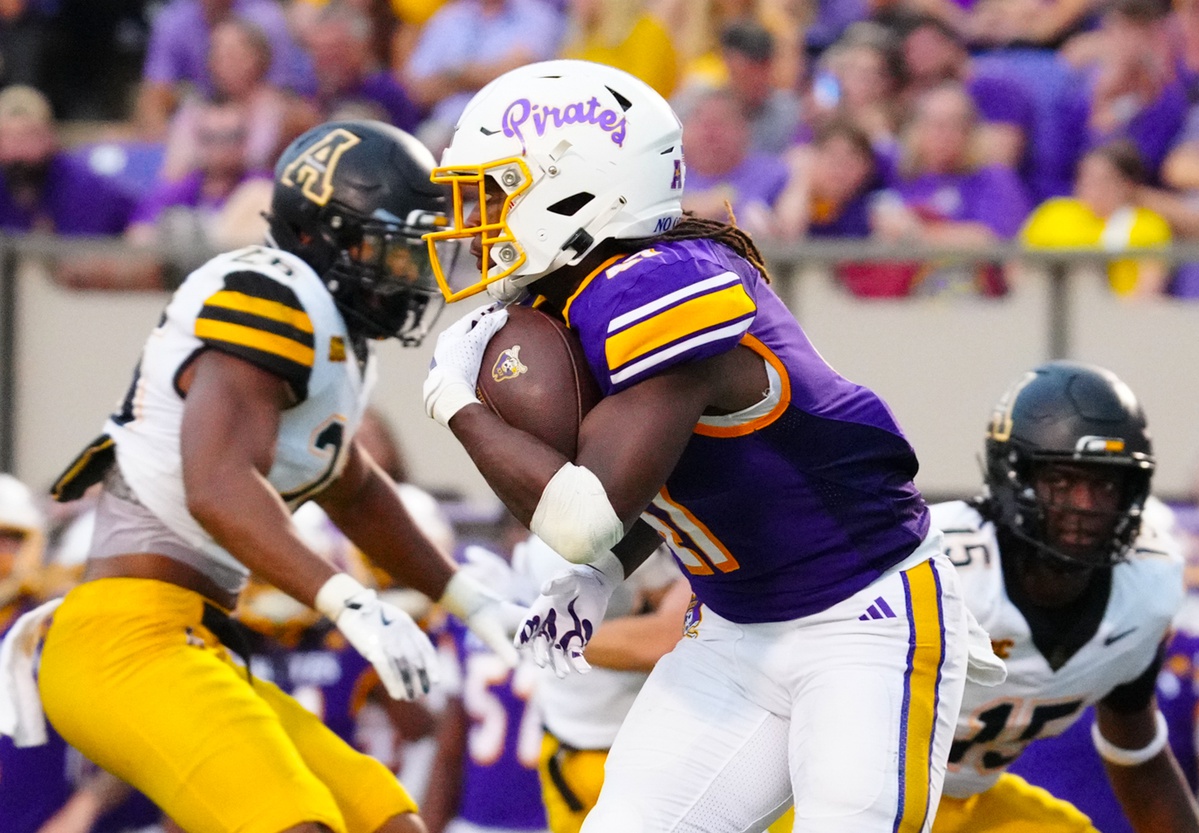 Memphis vs East Carolina AI Prediction: Free CFB Betting Insights for Nov 15. Credit USA TODAY/IMAGN