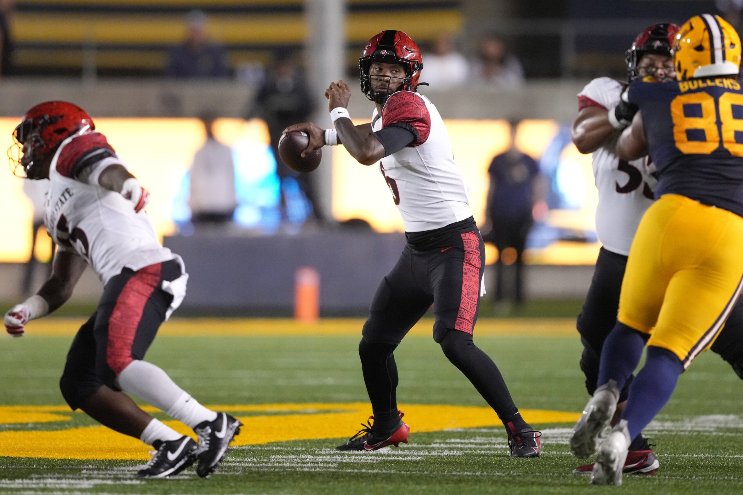Wyoming vs San Diego State AI Prediction: Free CFB Betting Insights for Nov 01. Credit USA TODAY/IMAGN