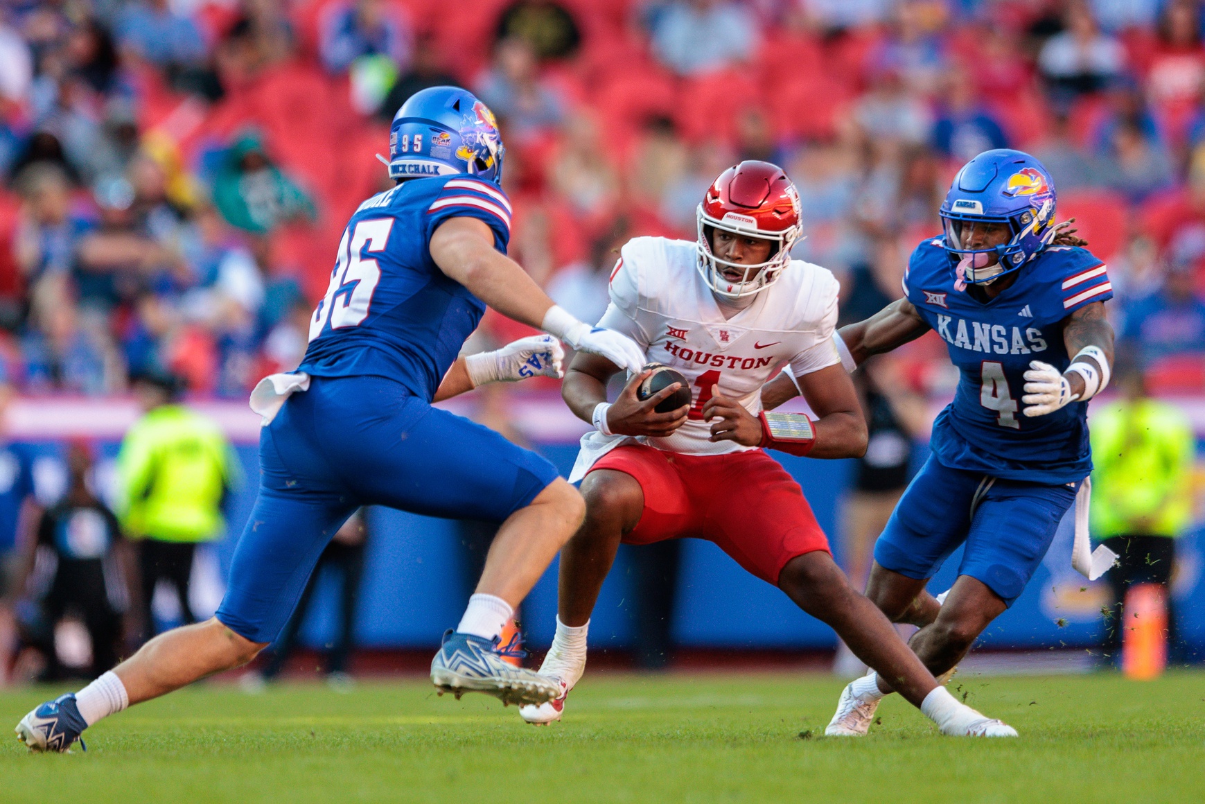  Arizona vs Houston AI Prediction: Free CFB Betting Insights for Oct 18. Credit USA TODAY/IMAGN