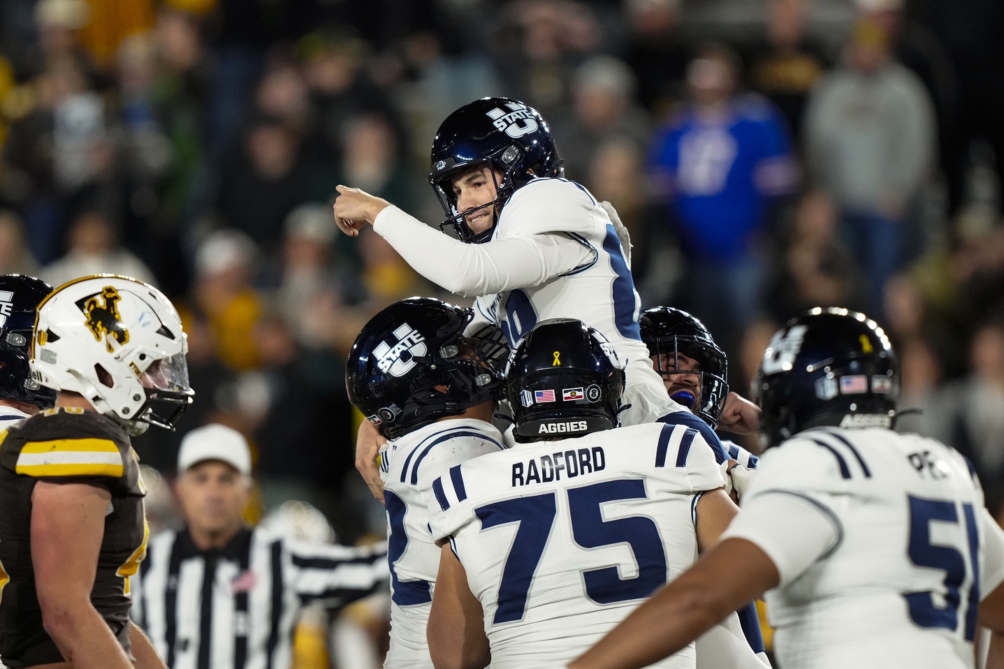 Air Force visits Logan on Saturday, September 13, 2025, for a Mountain West opener against Utah State at Maverik Stadium—a contrast in styles between the Falcons’ option rhythm and the Aggies’ new-look physicality under Bronco Mendenhall. Early markets opened Air Force around −4 with a total ~52, implying a one-score game where red-zone finishing and hidden yardage loom large. Air Force vs Utah State AI Prediction: Free CFB Betting Insights for Sep 13. Credit USA TODAY/IMAGN