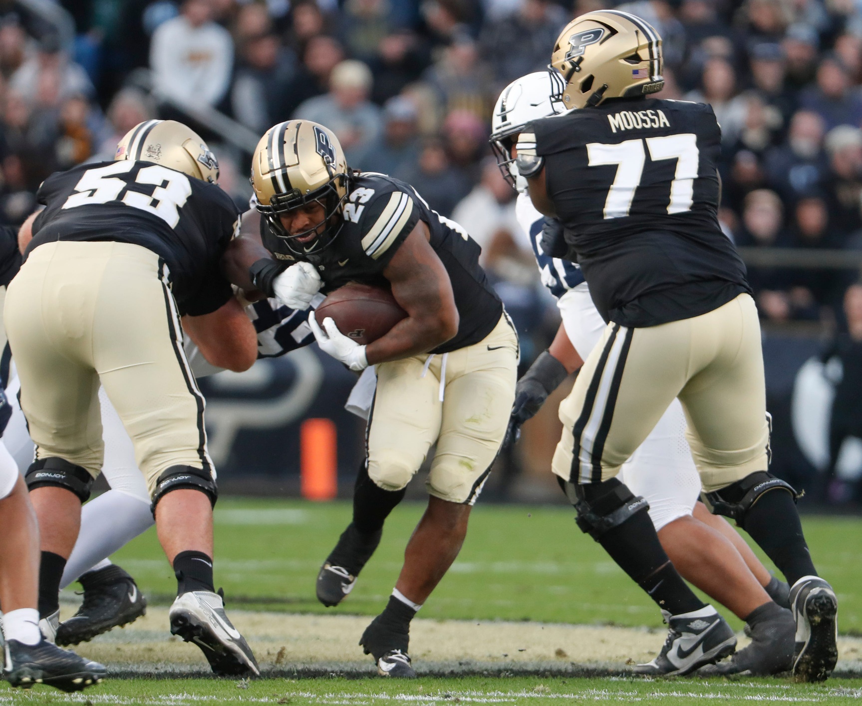 USC visits Purdue at Ross-Ade Stadium on Saturday, September 13, 2025 (3:30 p.m. ET), in a Big Ten crossover that doubles as the Trojans’ first true road test against a Boilermakers team seeking validation after a fast 2–0 start. Market screens list USC around a three-touchdown favorite with a total near the high-50s, signaling expectations of Trojans tempo and explosives versus Purdue’s bid to drag the game into a field-position fight. USC vs Purdue AI Prediction: Free CFB Betting Insights for Sep 13. Credit USA TODAY/IMAGN