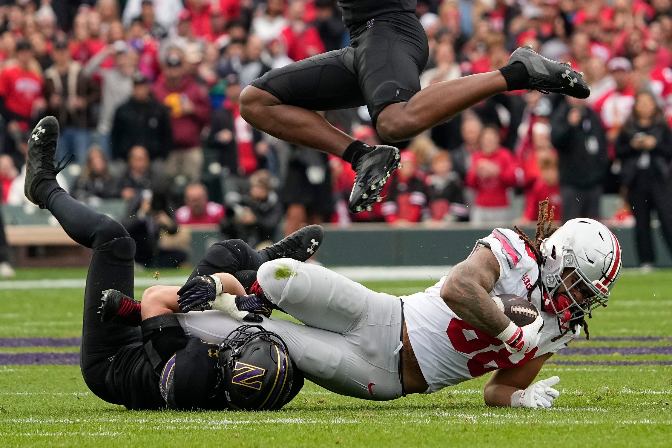Oregon meets Northwestern on Saturday, September 13, 2025, in a Big Ten East-opening clash that marks the Ducks’ second visit to Evansville’s temporary stadium setup. Oregon arrives as a commanding favorite, while markets suggest modest scoring expectations, framing this as a pace-and-execution battle more than a shootout. Oregon vs Northwestern AI Prediction: Free CFB Betting Insights for Sep 13. Credit USA TODAY/IMAGN