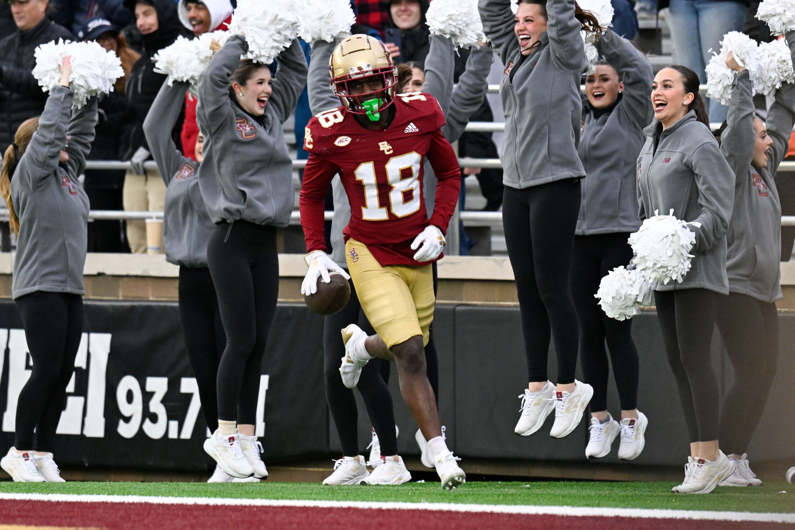 Boston College travels to East Lansing on September 6, 2025 for a high-profile ACC–Big Ten clash after routing Fordham 66–10 in their opener, powered by quarterback Dylan Lonergan’s four touchdown debut. Michigan State counters with a strong 23–6 win over Western Michigan, leaning on a physical defense and a balanced offense led by Aidan Chiles and running back Makhi Frazier. Boston College vs Michigan State AI Prediction: Free CFB Betting Insights for Sep 06. Credit USA TODAY/IMAGN