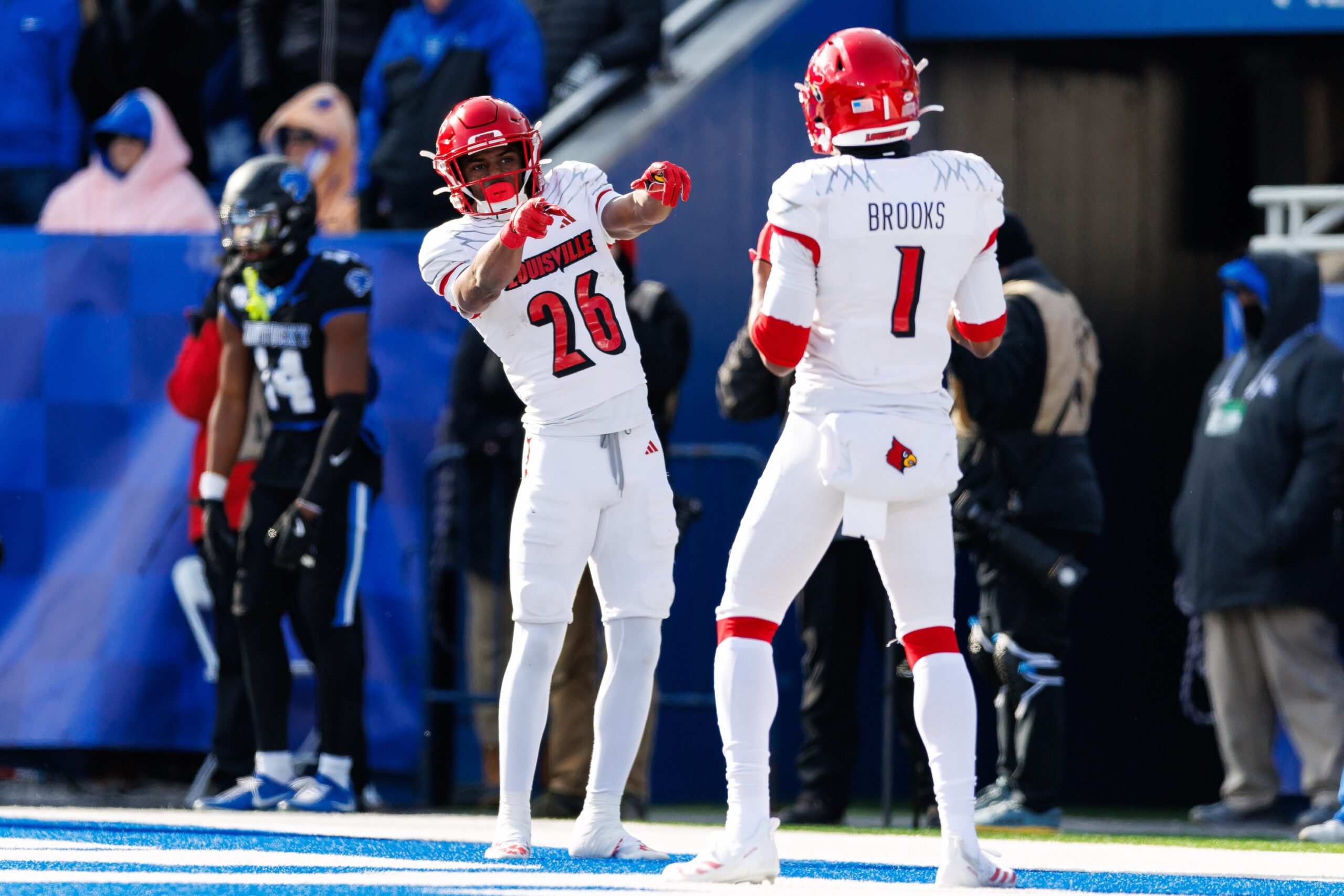 Eastern Kentucky—the FCS playoff team from last season—opens its 2025 campaign as an underdog against in-state FBS rival Louisville, presenting a classic David vs. Goliath storyline. Louisville, hungry to build on a 9–4 showing and explosive offense last year, is expected to make a statement at home in front of a packed stadium. Eastern Kentucky vs Louisville AI Prediction: Free CFB Betting Insights for Aug 30. Credit USA TODAY/IMAGN