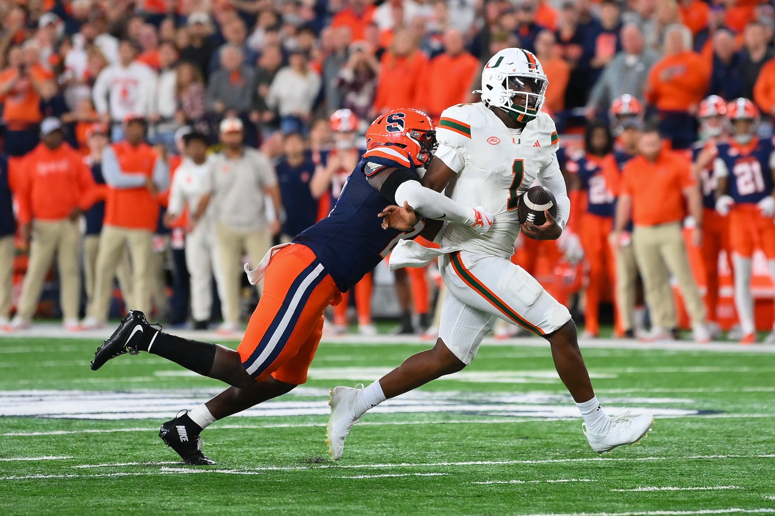 The UConn Huskies travel to the JMA Wireless Dome to face the Syracuse Orange on September 6, 2025, in an early-season ACC matchup featuring a renewed in-state rivalry. Syracuse enters as a 6.5 to 7.5-point favorite, depending on the sportsbook, indicating expectations for them to control at home while still acknowledging UConn’s upward momentum after a strong opening performance. UConn vs Syracuse AI Prediction: Free CFB Betting Insights for Sep 06. Credit USA TODAY/IMAGN