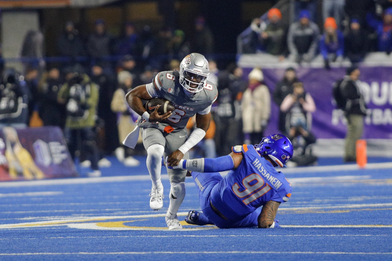  Utah State vs UNLV AI Prediction: Free CFB Betting Insights for Nov 15. Credit USA TODAY/IMAGN