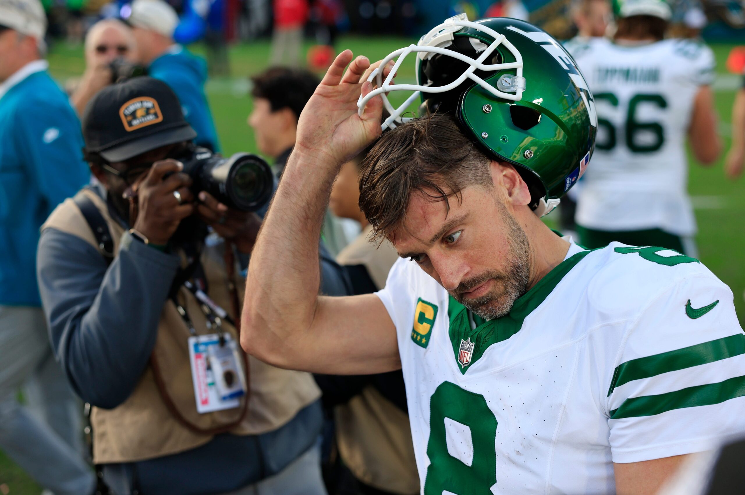 Buffalo brings its high-powered offensive identity to MetLife Stadium as the Bills face the Jets on September 14, 2025, in Week 2 of the AFC East set for a 1:00 p.m. ET kickoff on CBS. Early lines peg Buffalo as a 7- to 8-point favorite with a total around 45.5, reflecting respect for their consistent output against a Jets team still seeking stability under new leadership. Buffalo vs New York AI Prediction: Free NFL Betting Insights for Sep 14. Credit USA TODAY/IMAGN