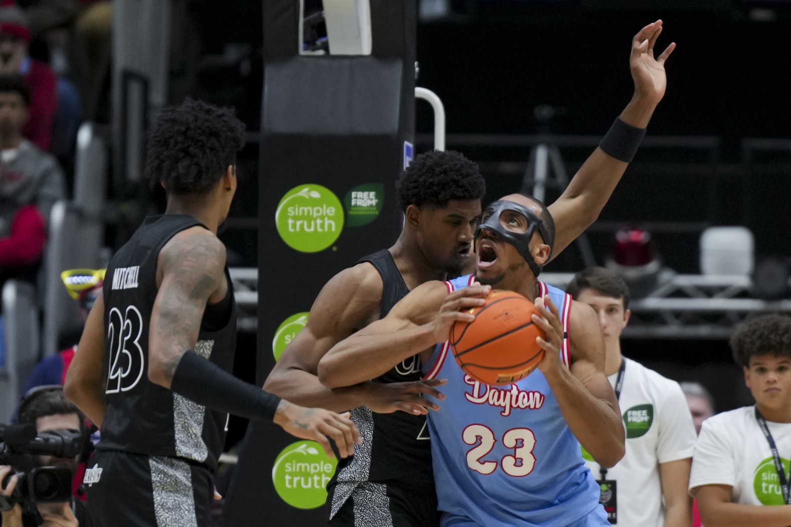  George Washington vs Dayton AI Prediction: Free CBB Betting Insights for Jan 01. Credit USA TODAY/IMAGN