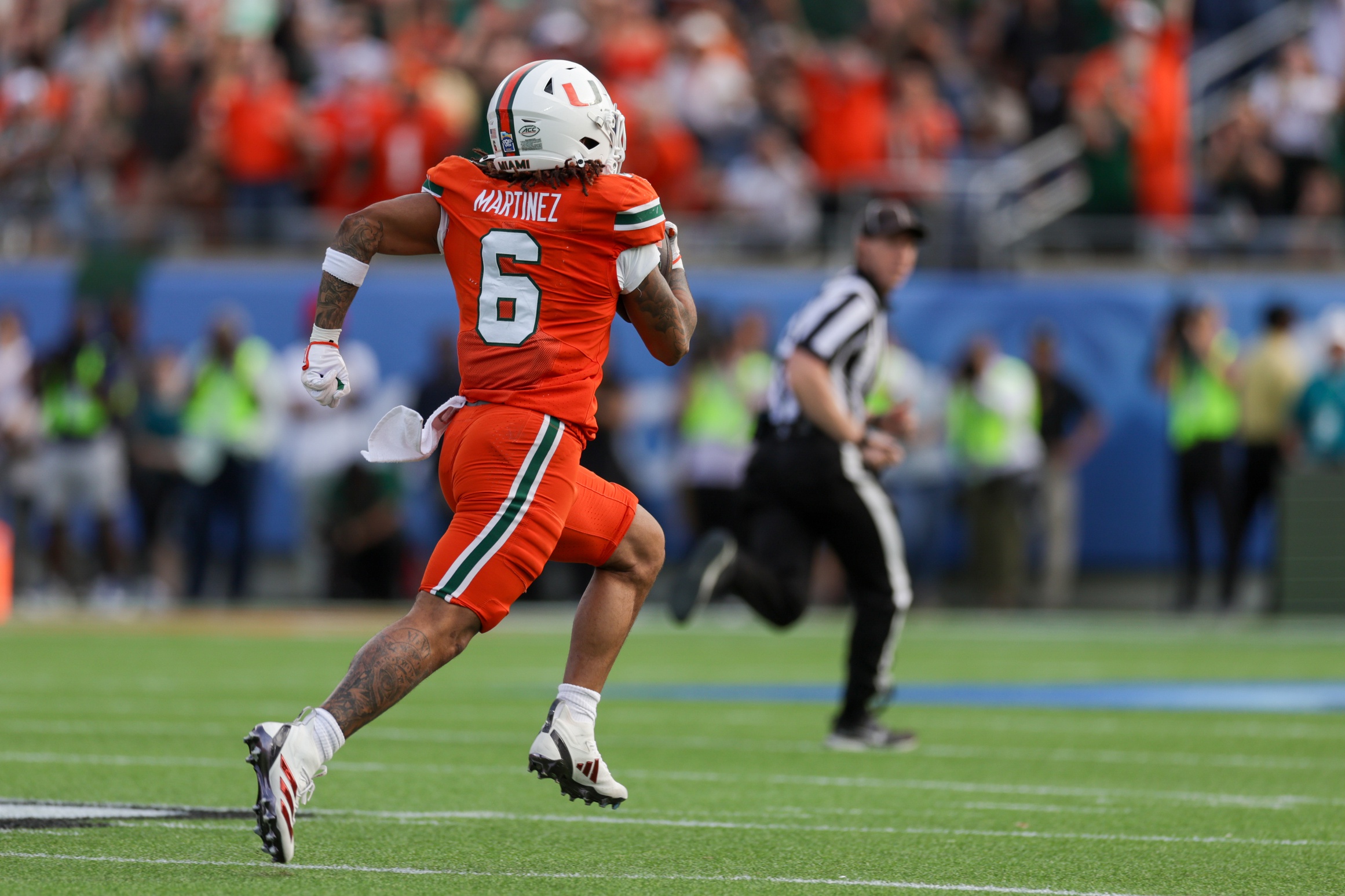 Miami returns to Hard Rock Stadium for a Week 3 in-state showdown with surging USF, now ranked after stunning Boise State and Florida to open 2025. Oddsmakers still make the Hurricanes double-digit favorites (roughly −16.5 to −17.5) with a mid-50s total, framing a “efficiency vs. momentum” test in Miami Gardens.  South Florida vs Miami AI Prediction: Free CFB Betting Insights for Sep 13. Credit USA TODAY/IMAGN