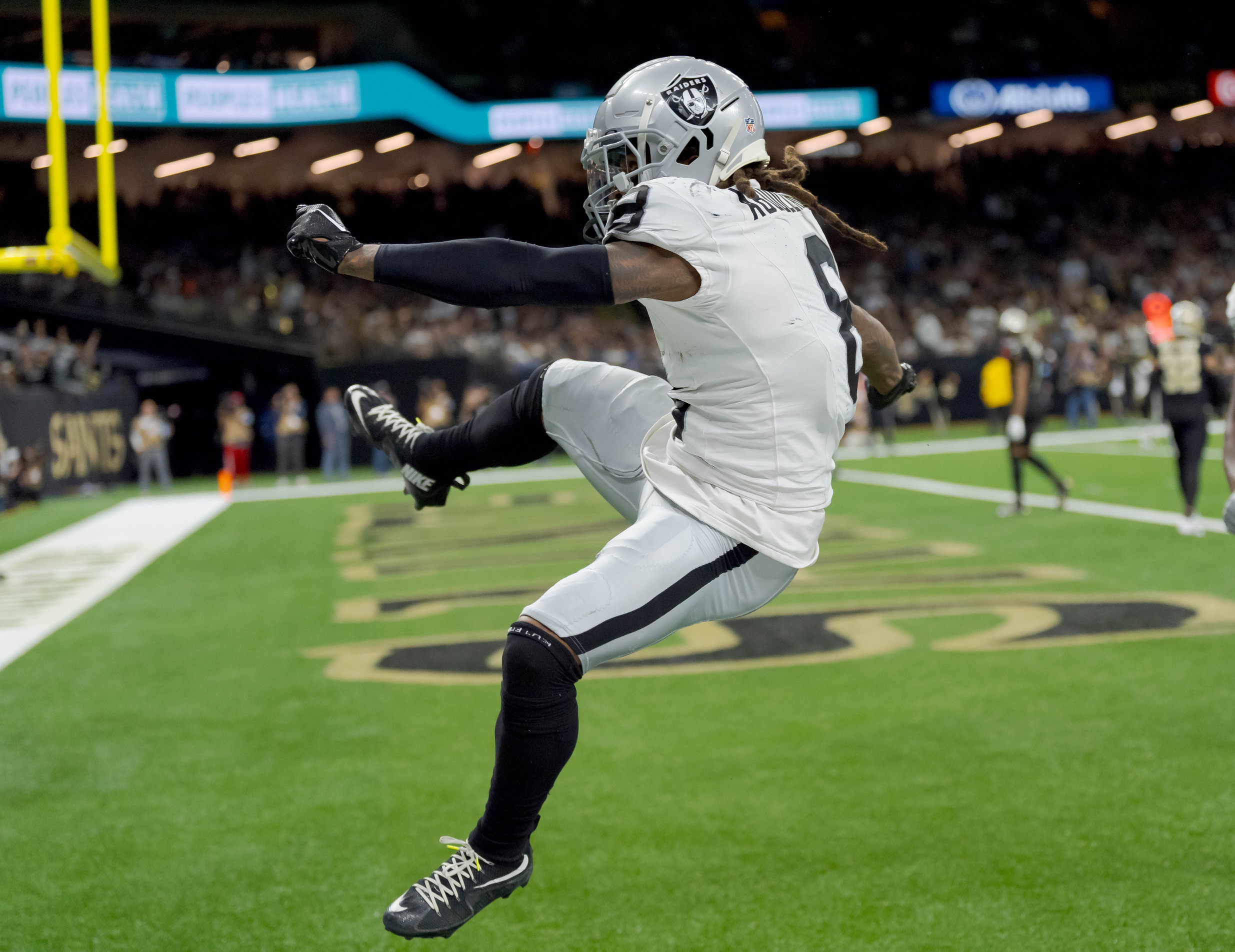 Jacksonville vs Las Vegas AI Prediction: Free NFL Betting Insights for Nov 02. Credit USA TODAY/IMAGN