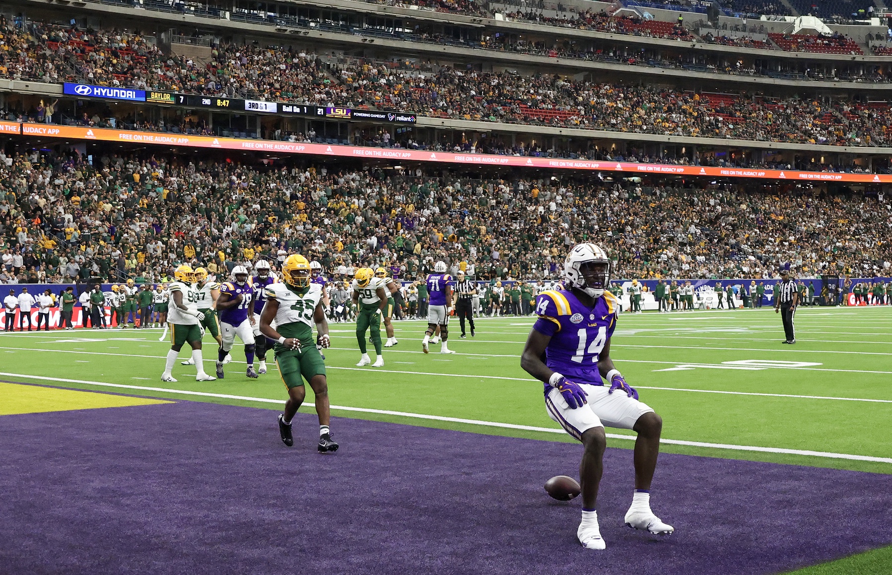 Louisiana Tech opens its 2025 season on the road against LSU on September 6, a daunting assignment for the Bulldogs who head into Tiger Stadium after a 24–0 season-opening win over Southeastern Louisiana. LSU, riding an upset-filled 17–10 victory over No. 5 Clemson and ranked No. 3 in the latest polls, returns home buoyed by defensive dominance and a renewed mindset poised to impose its will. Louisiana Tech vs LSU AI Prediction: Free CFB Betting Insights for Sep 06. Credit USA TODAY/IMAGN