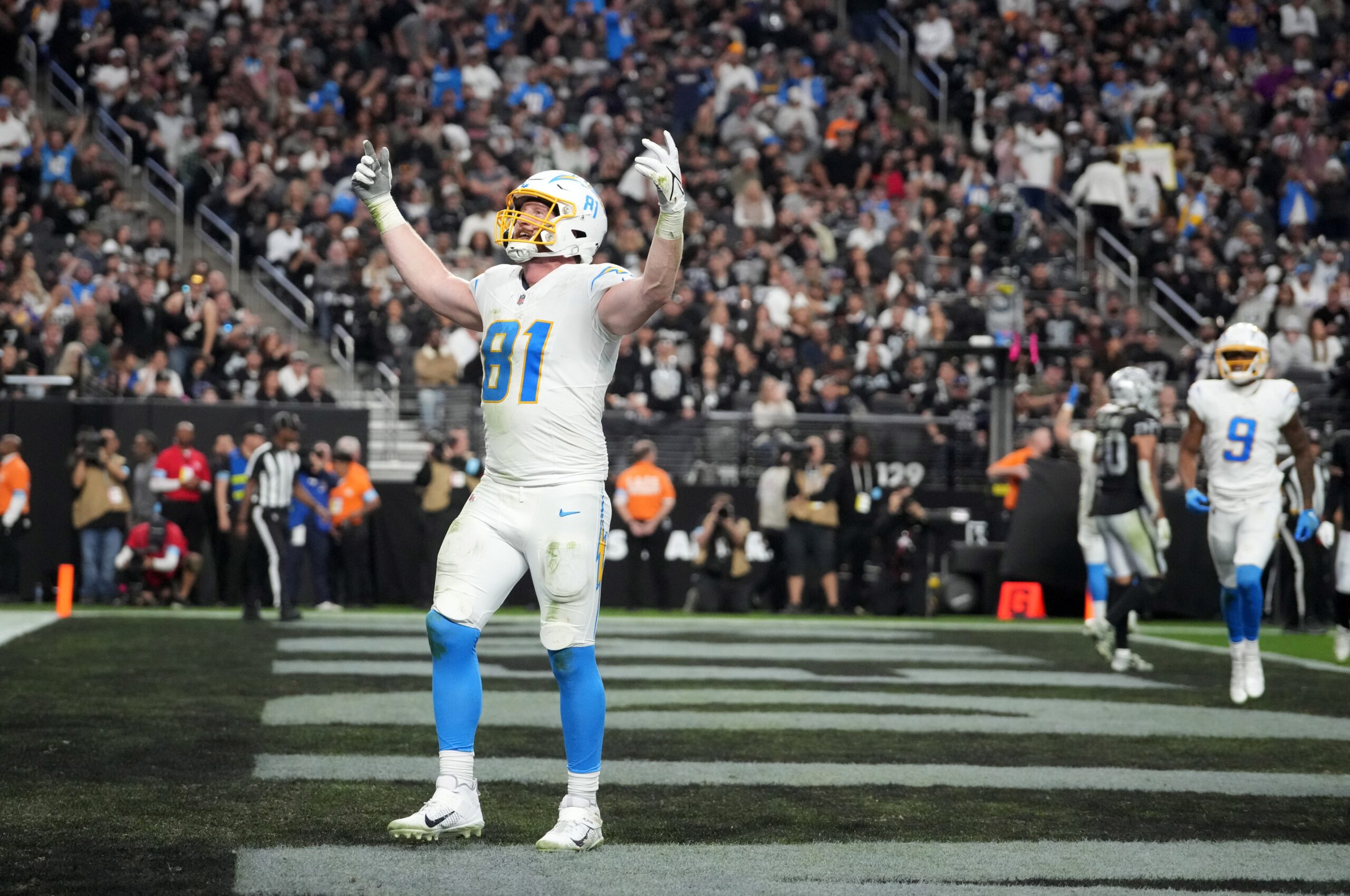 Las Vegas vs Los Angeles AI Prediction: Free NFL Betting Insights for Nov 30. Credit USA TODAY/IMAGN