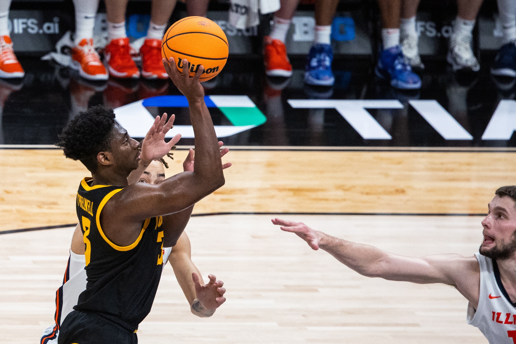 Illinois vs Iowa AI Prediction: Free CBB Betting Insights for Jan 01. Credit USA TODAY/IMAGN